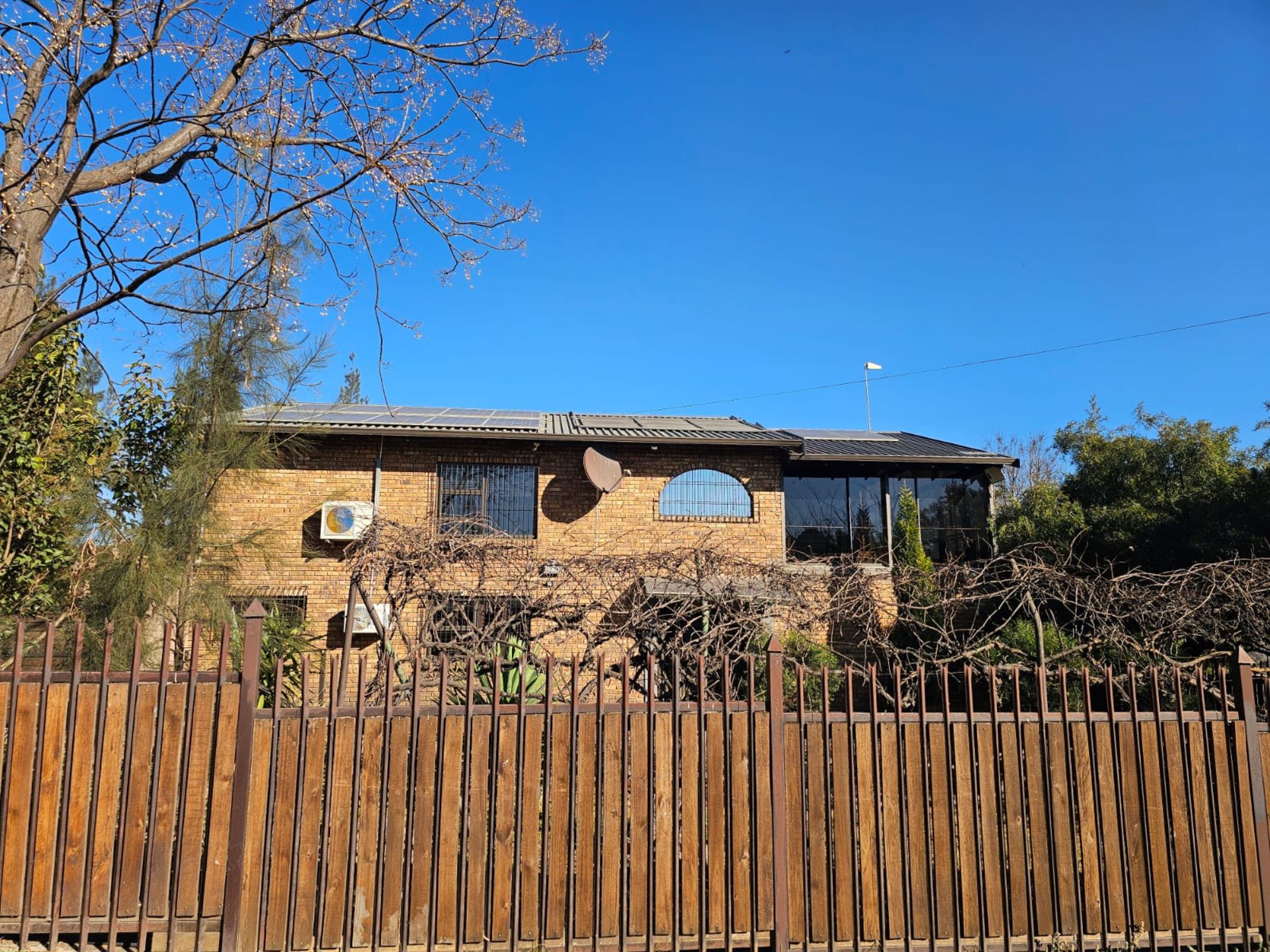 SPACIOUS 1 HECTARE PROPERTY WITH POOL & GUEST HOUSE - EQUIPPED WITH BACKUP SOLAR PLANT & WATER TANKS - Image 56 of 192