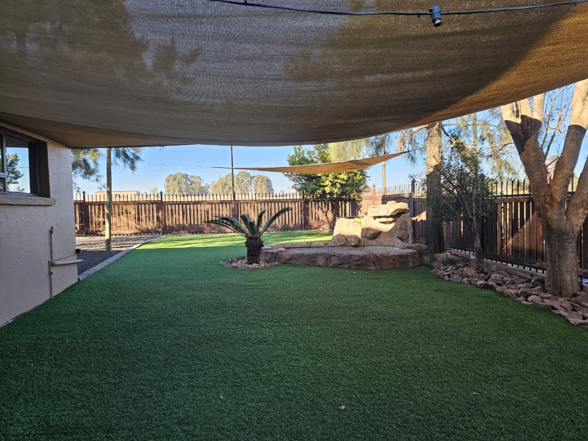 SPACIOUS 1 HECTARE PROPERTY WITH POOL & GUEST HOUSE - EQUIPPED WITH BACKUP SOLAR PLANT & WATER TANKS - Image 29 of 192