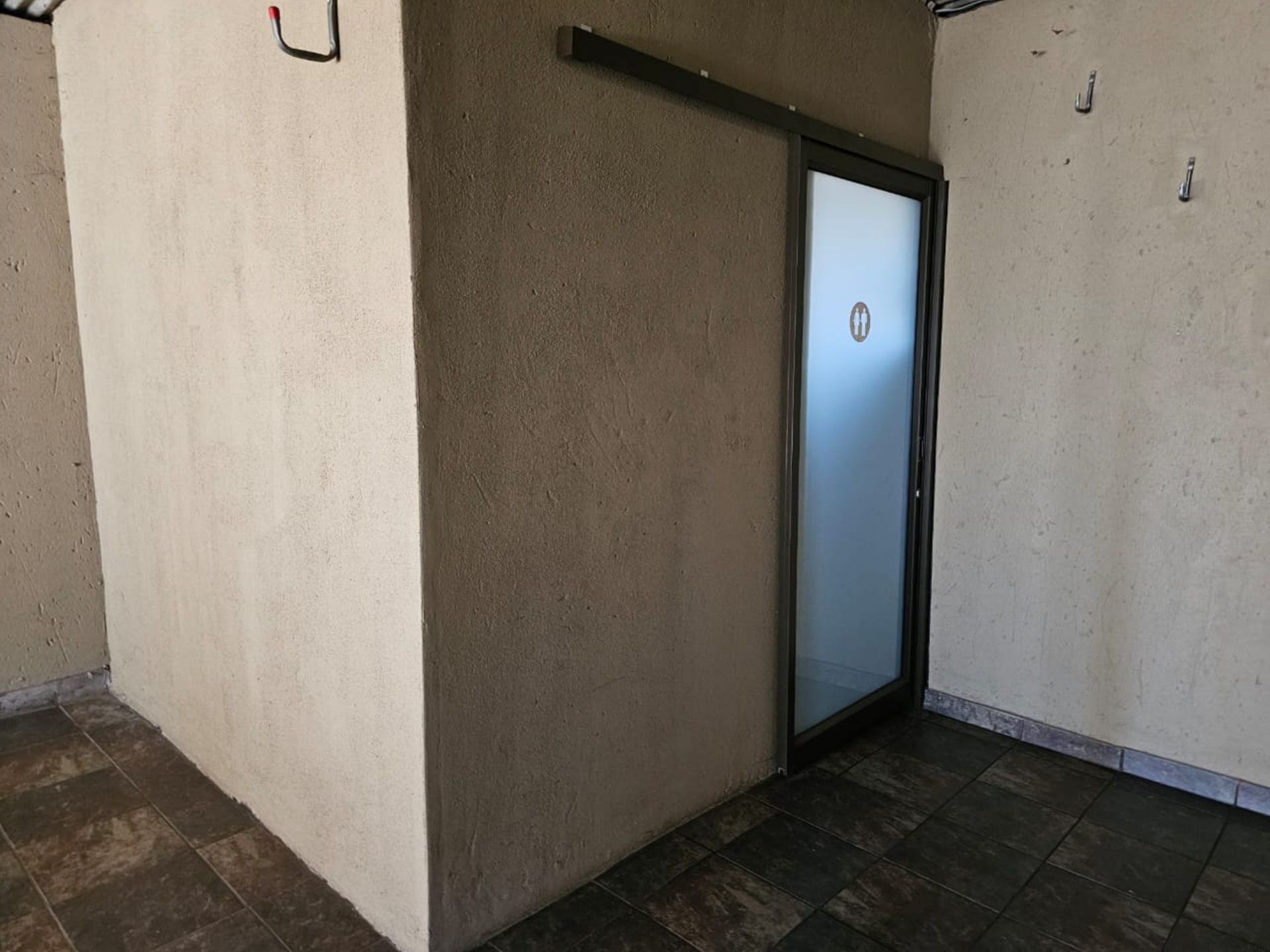 SPACIOUS 1 HECTARE PROPERTY WITH POOL & GUEST HOUSE - EQUIPPED WITH BACKUP SOLAR PLANT & WATER TANKS - Image 70 of 192