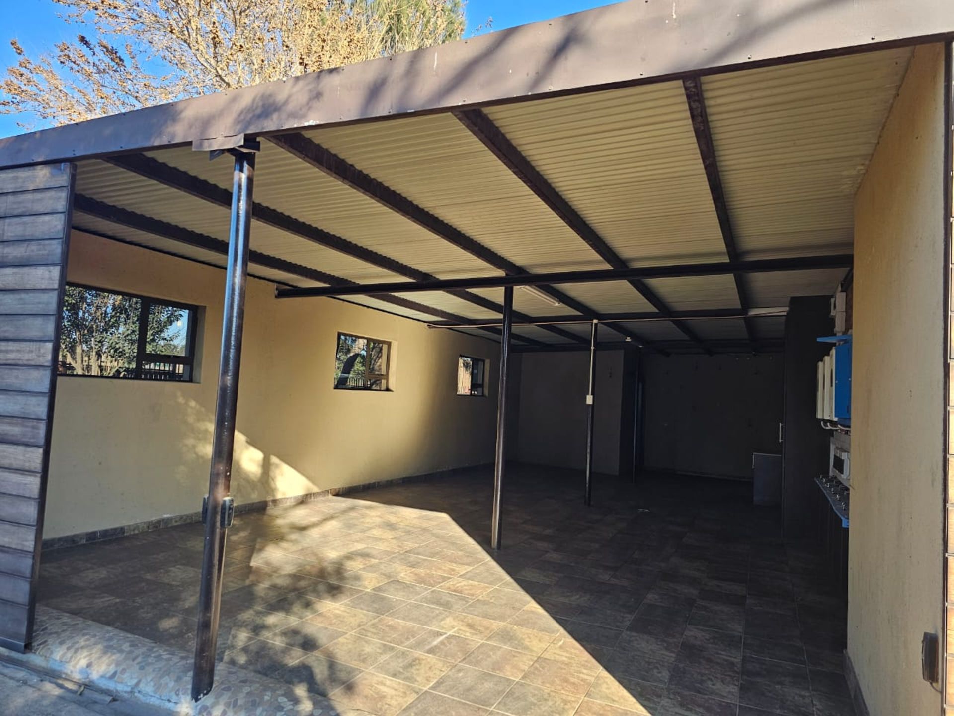 SPACIOUS 1 HECTARE PROPERTY WITH POOL & GUEST HOUSE - EQUIPPED WITH BACKUP SOLAR PLANT & WATER TANKS - Image 59 of 192