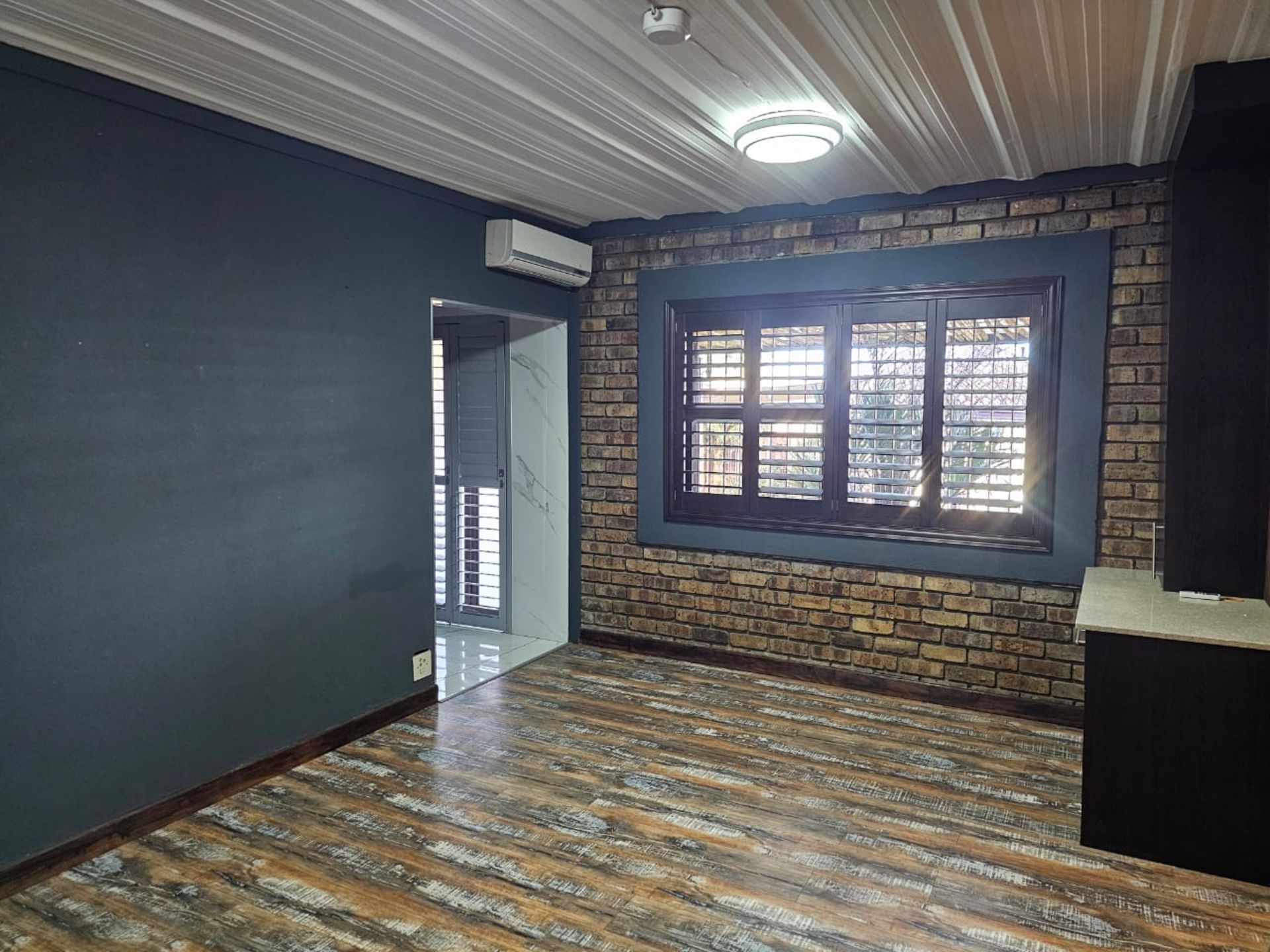 SPACIOUS 1 HECTARE PROPERTY WITH POOL & GUEST HOUSE - EQUIPPED WITH BACKUP SOLAR PLANT & WATER TANKS - Image 115 of 192