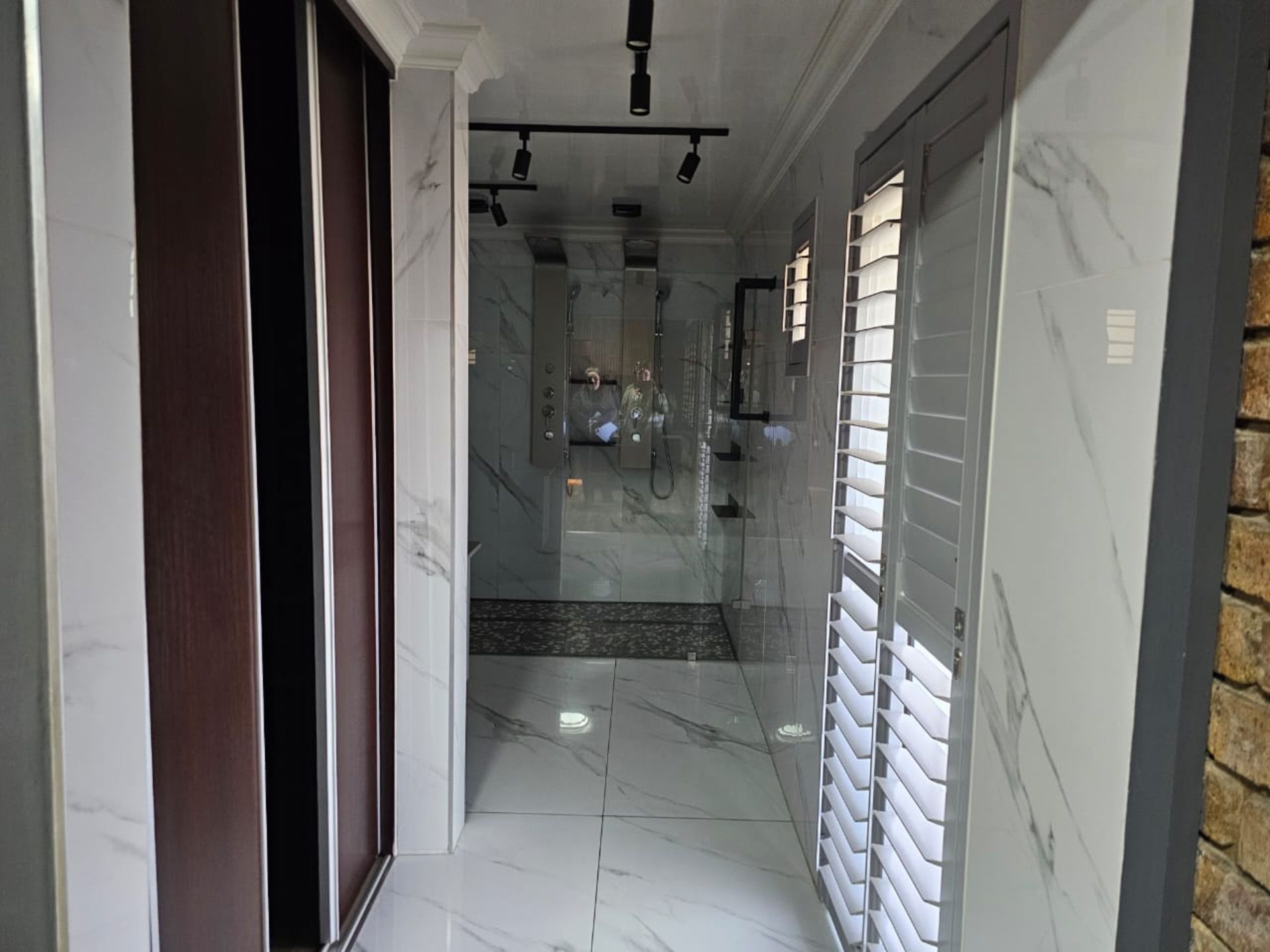 SPACIOUS 1 HECTARE PROPERTY WITH POOL & GUEST HOUSE - EQUIPPED WITH BACKUP SOLAR PLANT & WATER TANKS - Image 119 of 192