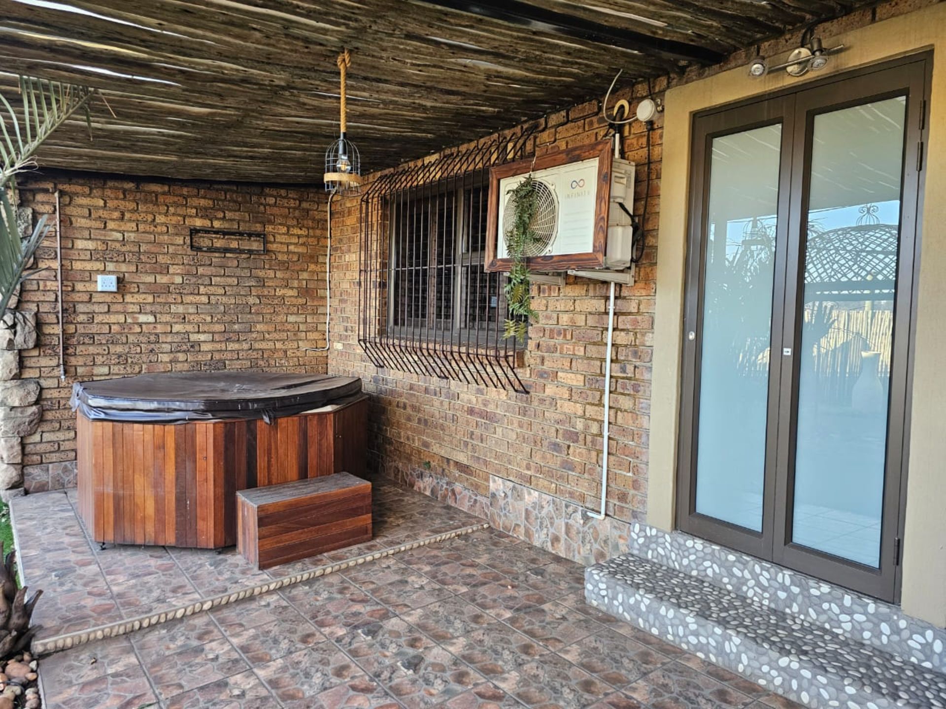 SPACIOUS 1 HECTARE PROPERTY WITH POOL & GUEST HOUSE - EQUIPPED WITH BACKUP SOLAR PLANT & WATER TANKS - Image 30 of 192