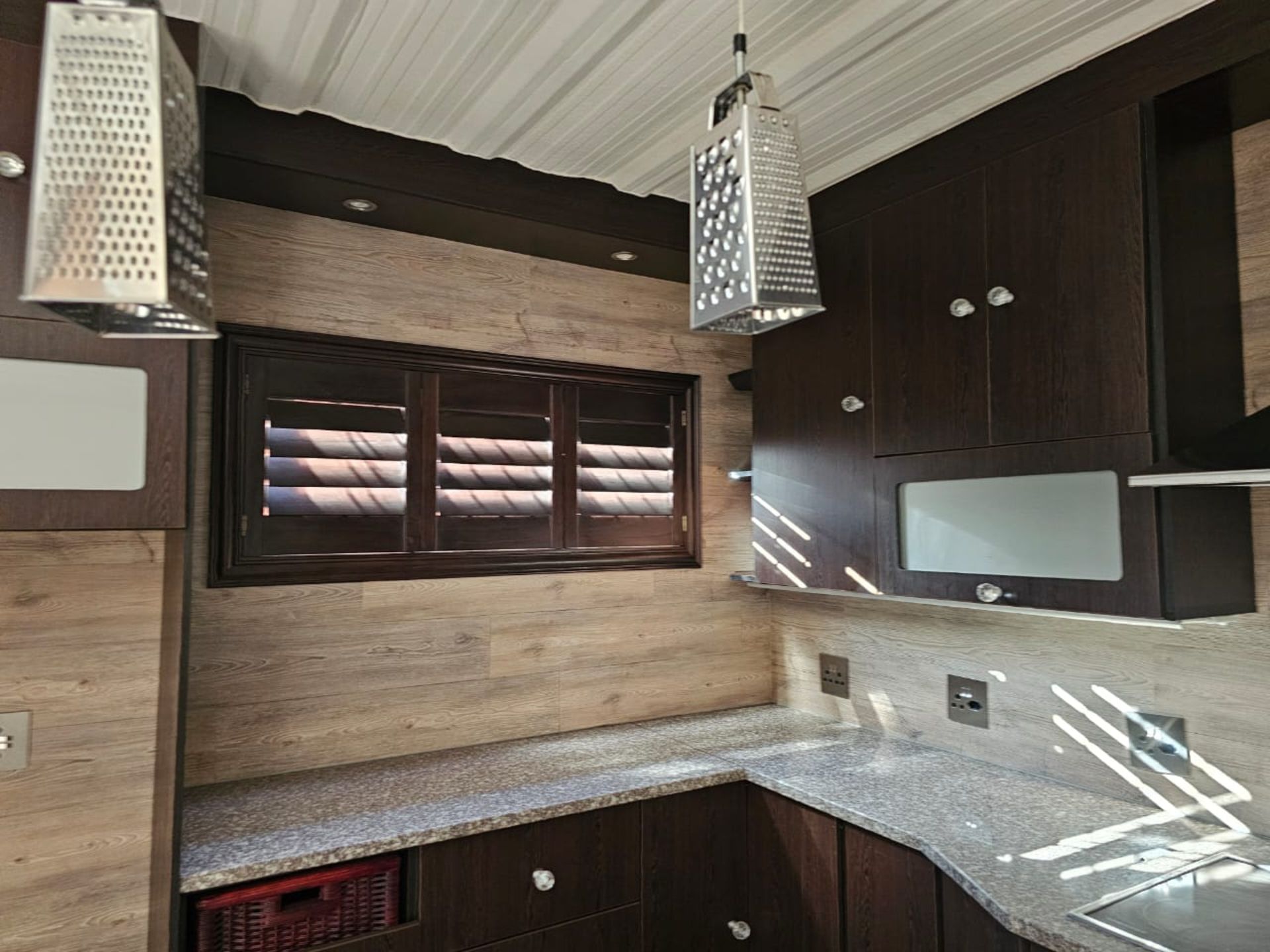 SPACIOUS 1 HECTARE PROPERTY WITH POOL & GUEST HOUSE - EQUIPPED WITH BACKUP SOLAR PLANT & WATER TANKS - Image 83 of 192