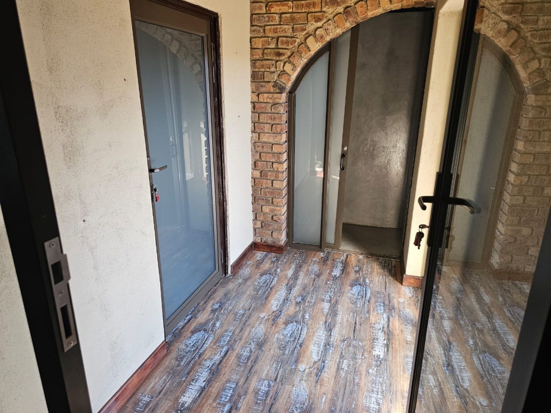 SPACIOUS 1 HECTARE PROPERTY WITH POOL & GUEST HOUSE - EQUIPPED WITH BACKUP SOLAR PLANT & WATER TANKS - Image 93 of 192