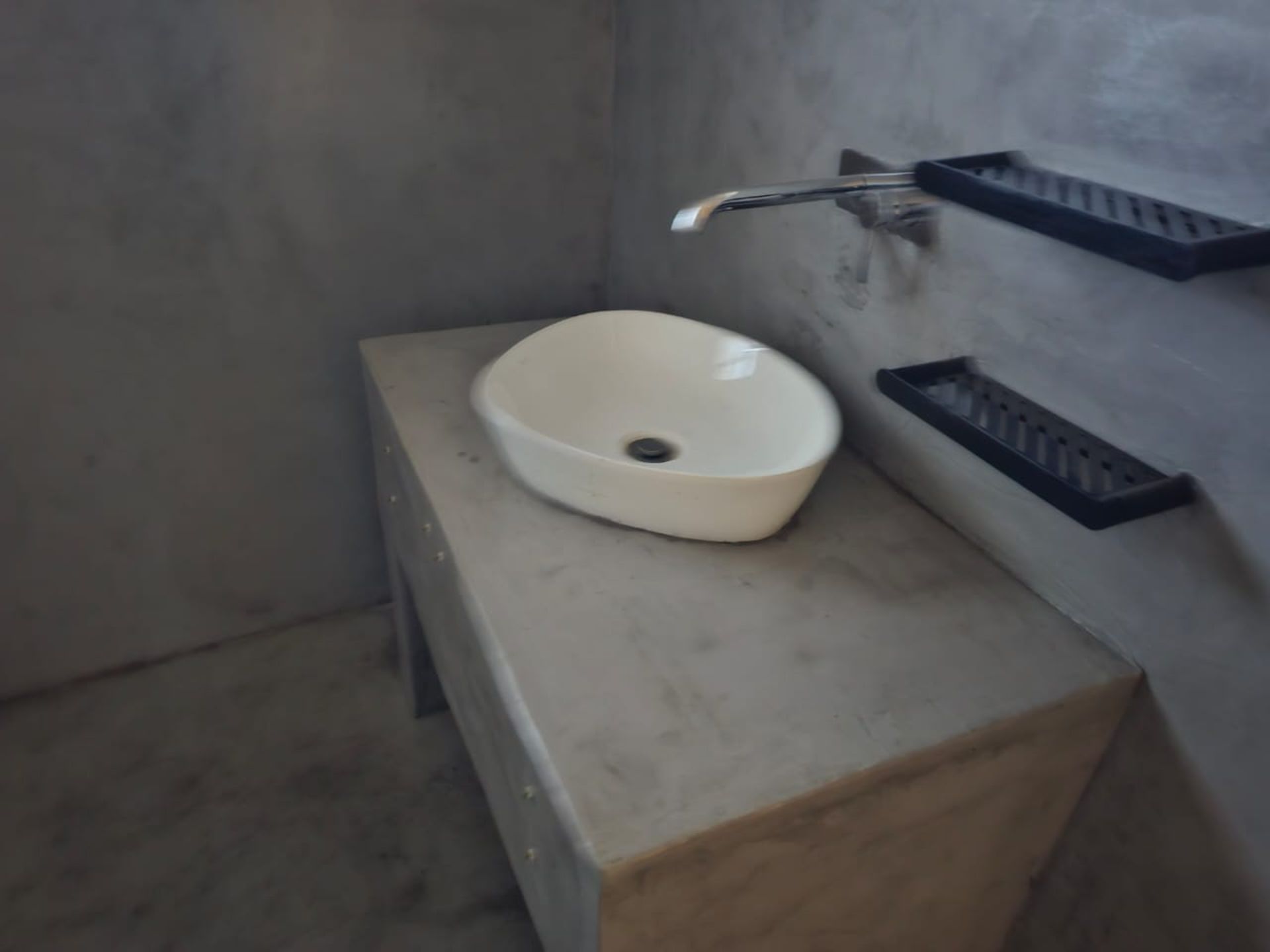 SPACIOUS 1 HECTARE PROPERTY WITH POOL & GUEST HOUSE - EQUIPPED WITH BACKUP SOLAR PLANT & WATER TANKS - Image 71 of 192