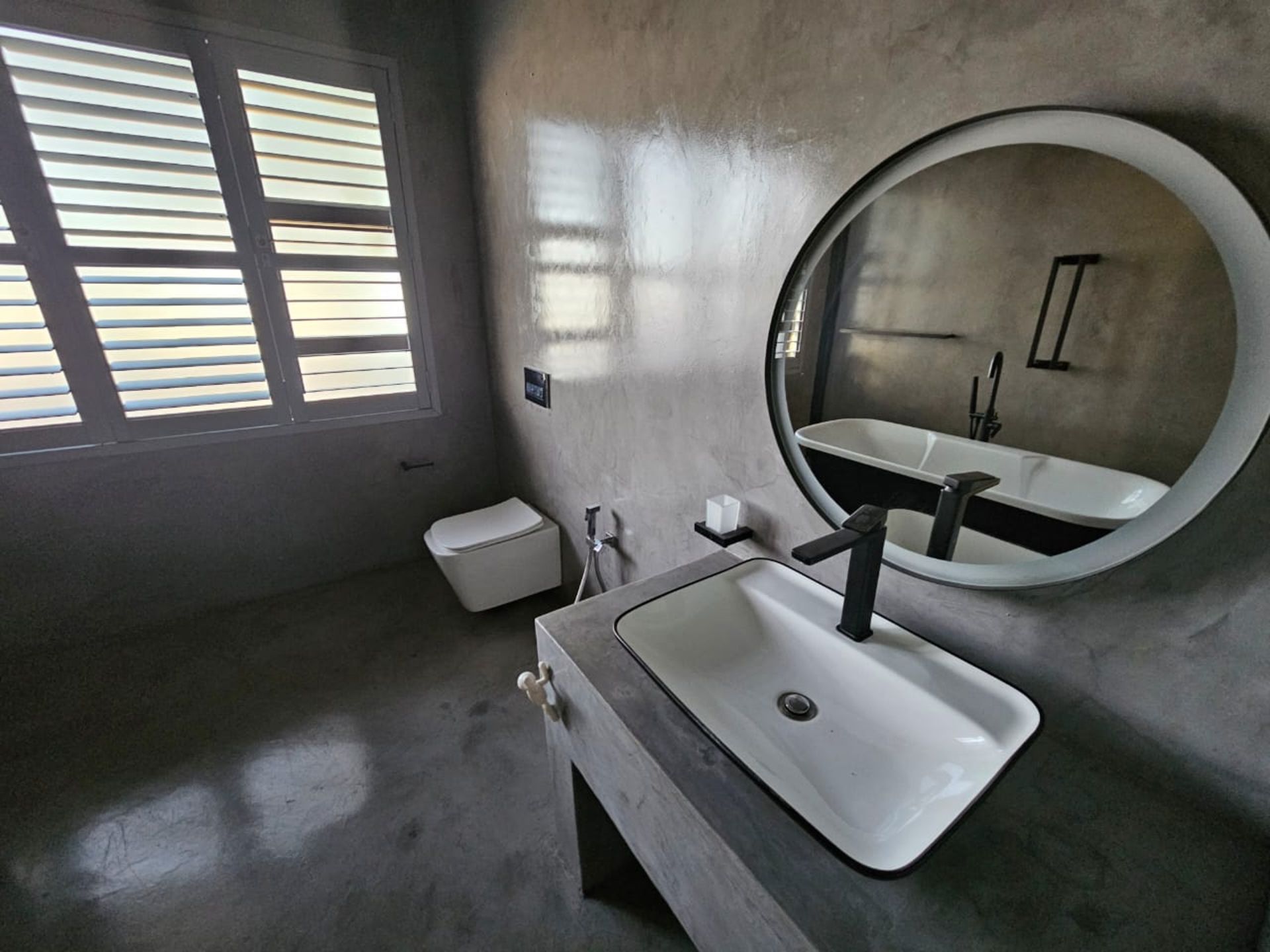 SPACIOUS 1 HECTARE PROPERTY WITH POOL & GUEST HOUSE - EQUIPPED WITH BACKUP SOLAR PLANT & WATER TANKS - Image 111 of 192