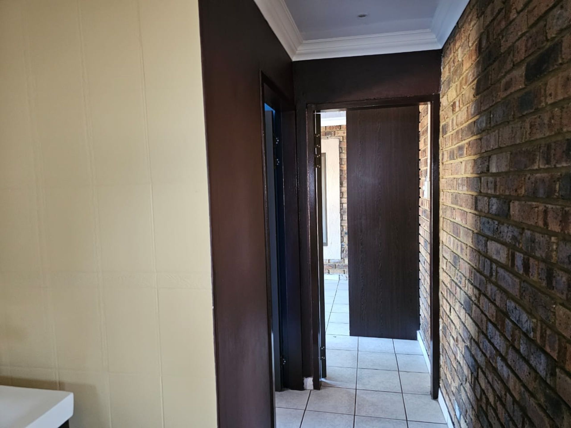 SPACIOUS 1 HECTARE PROPERTY WITH POOL & GUEST HOUSE - EQUIPPED WITH BACKUP SOLAR PLANT & WATER TANKS - Image 143 of 192