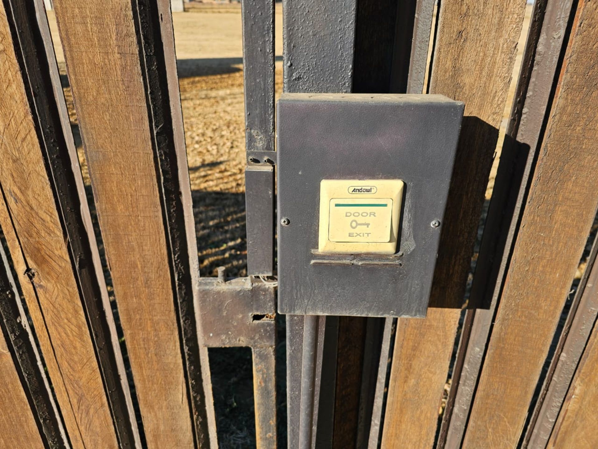 SPACIOUS 1 HECTARE PROPERTY WITH POOL & GUEST HOUSE - EQUIPPED WITH BACKUP SOLAR PLANT & WATER TANKS - Image 51 of 192