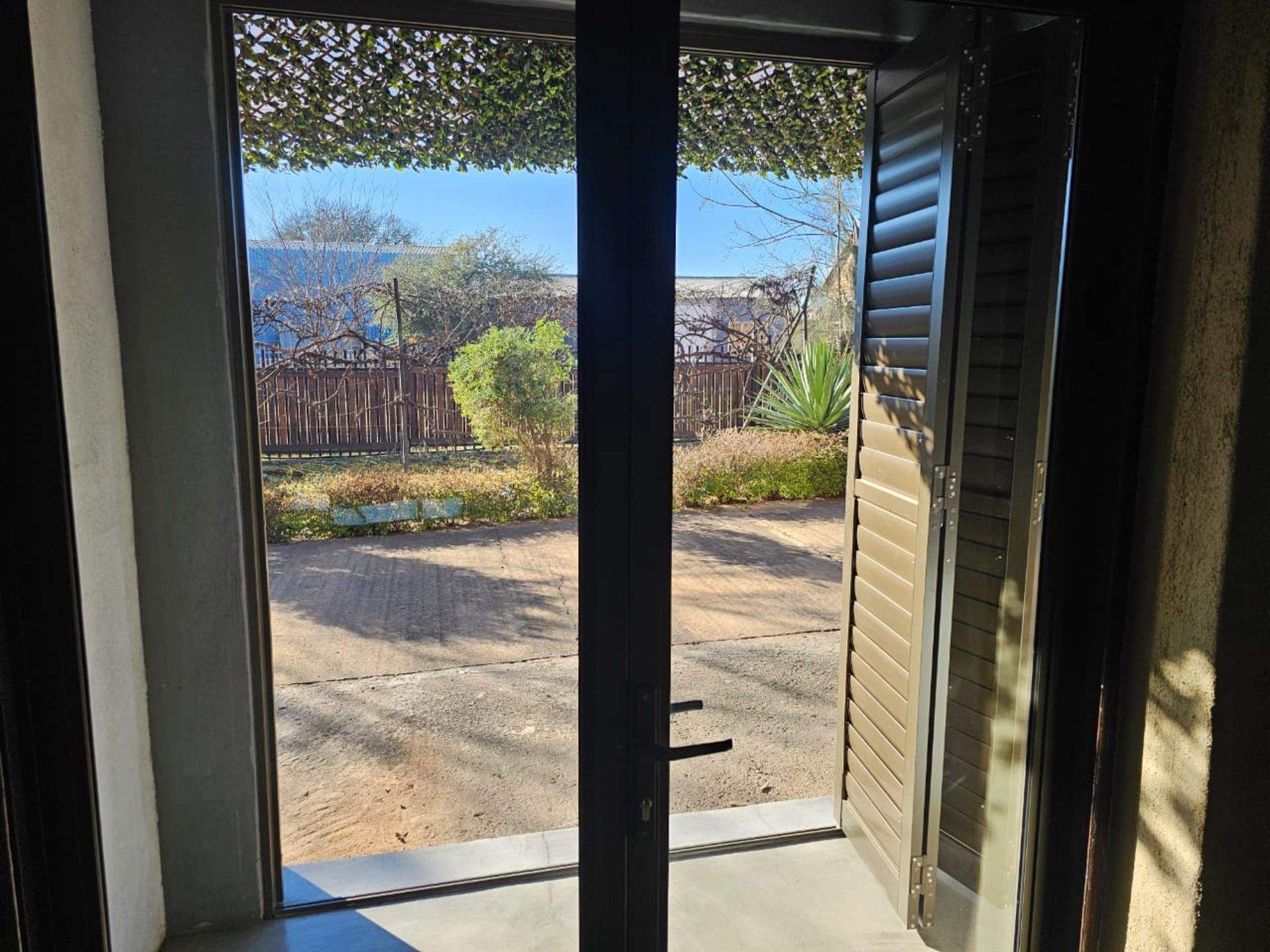 SPACIOUS 1 HECTARE PROPERTY WITH POOL & GUEST HOUSE - EQUIPPED WITH BACKUP SOLAR PLANT & WATER TANKS - Image 94 of 192