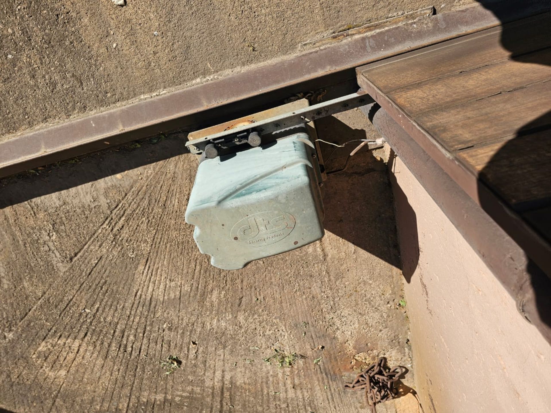 SPACIOUS 1 HECTARE PROPERTY WITH POOL & GUEST HOUSE - EQUIPPED WITH BACKUP SOLAR PLANT & WATER TANKS - Image 52 of 192