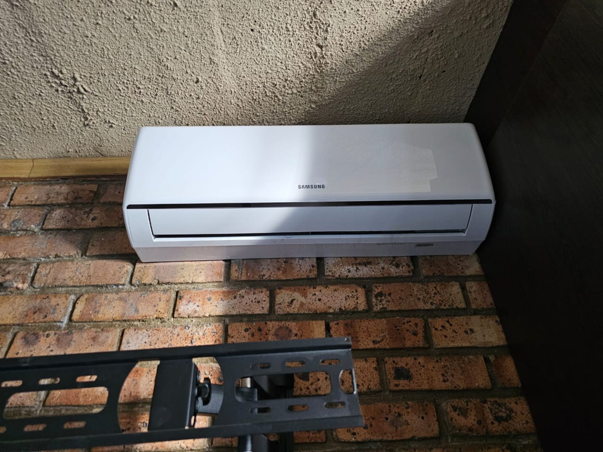 SPACIOUS 1 HECTARE PROPERTY WITH POOL & GUEST HOUSE - EQUIPPED WITH BACKUP SOLAR PLANT & WATER TANKS - Image 107 of 192