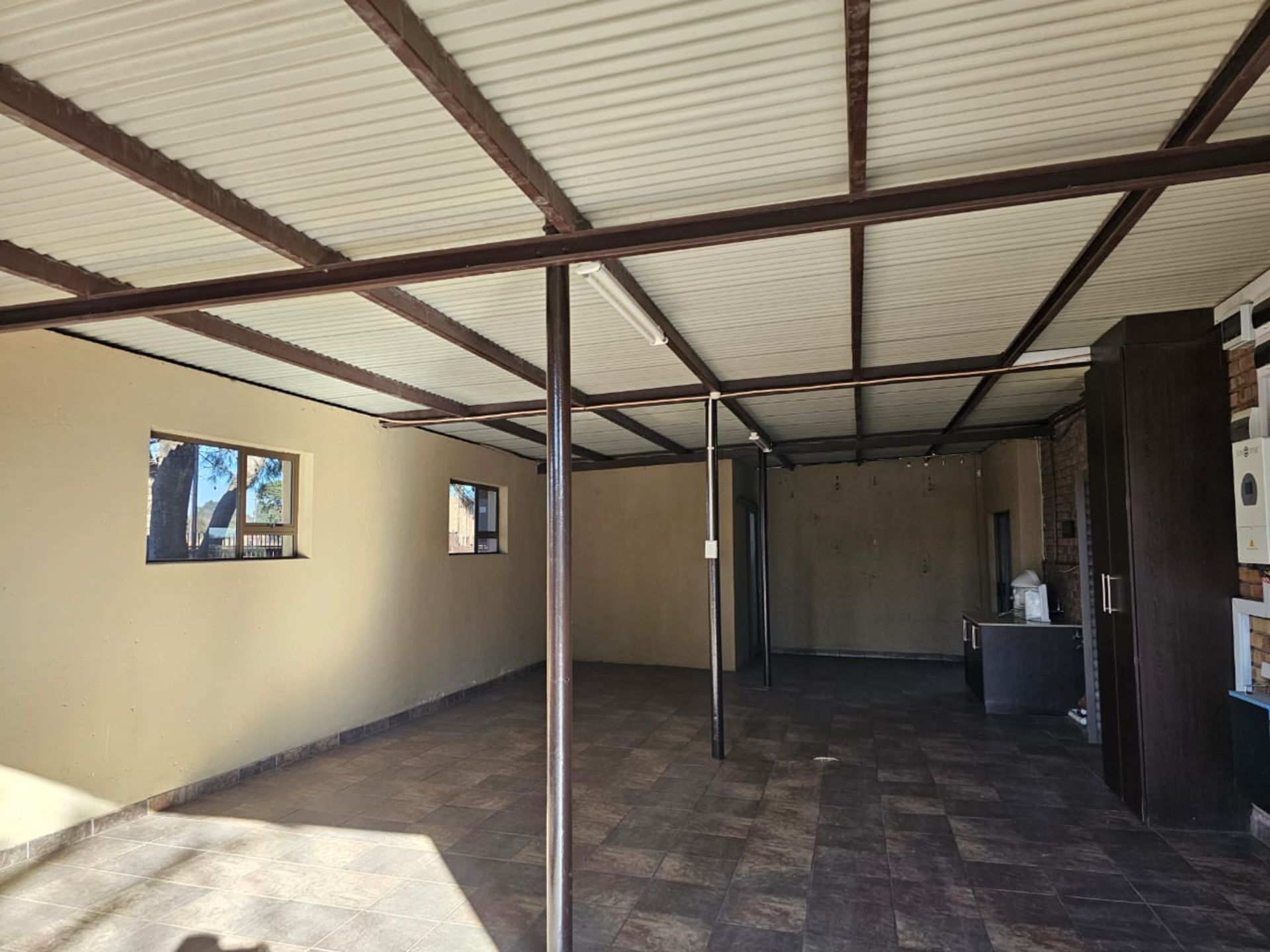 SPACIOUS 1 HECTARE PROPERTY WITH POOL & GUEST HOUSE - EQUIPPED WITH BACKUP SOLAR PLANT & WATER TANKS - Image 60 of 192