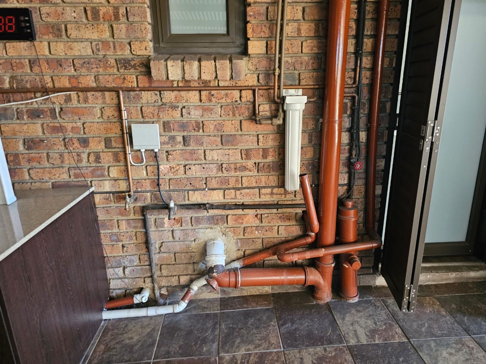 SPACIOUS 1 HECTARE PROPERTY WITH POOL & GUEST HOUSE - EQUIPPED WITH BACKUP SOLAR PLANT & WATER TANKS - Image 67 of 192