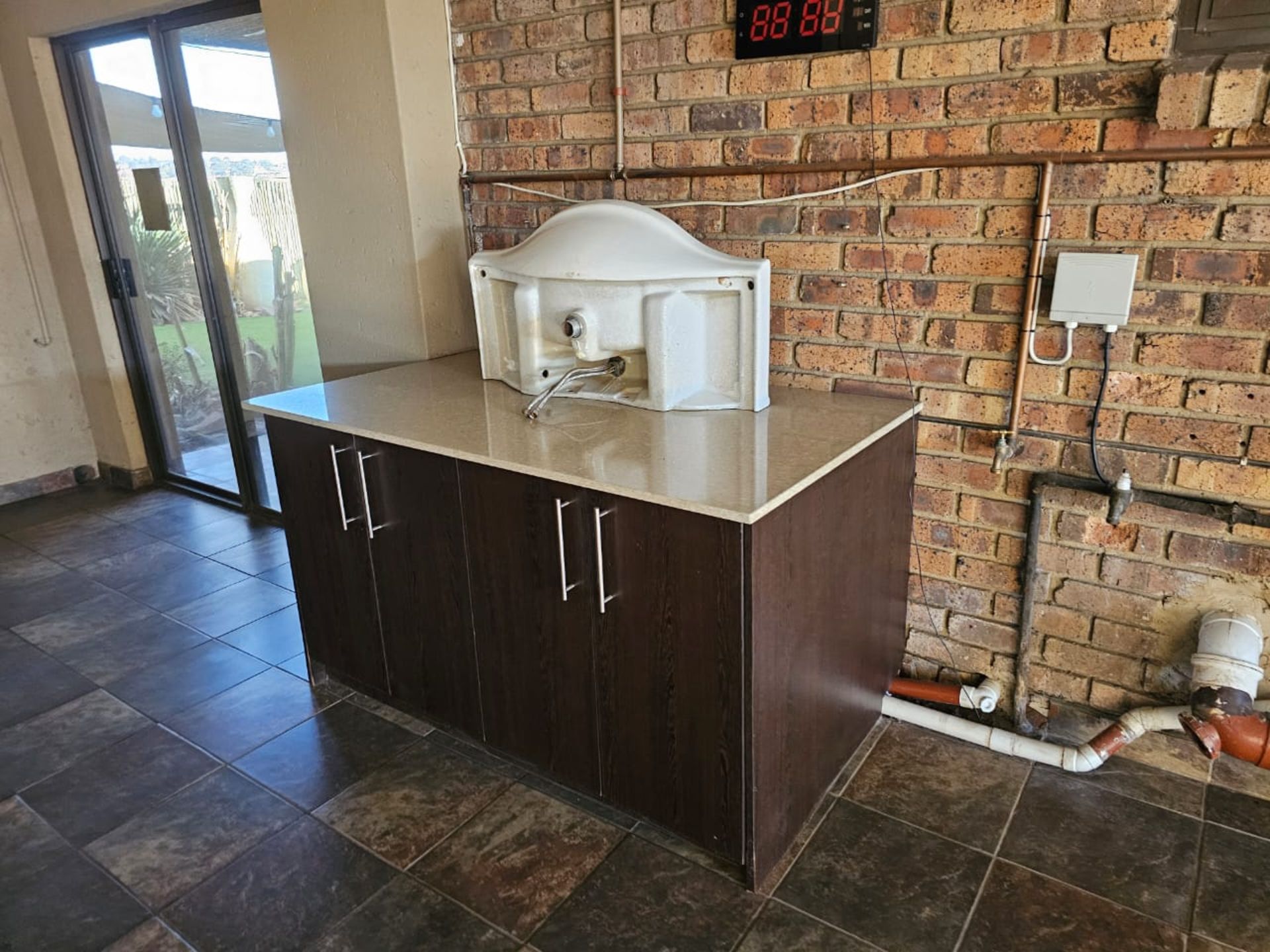 SPACIOUS 1 HECTARE PROPERTY WITH POOL & GUEST HOUSE - EQUIPPED WITH BACKUP SOLAR PLANT & WATER TANKS - Image 68 of 192