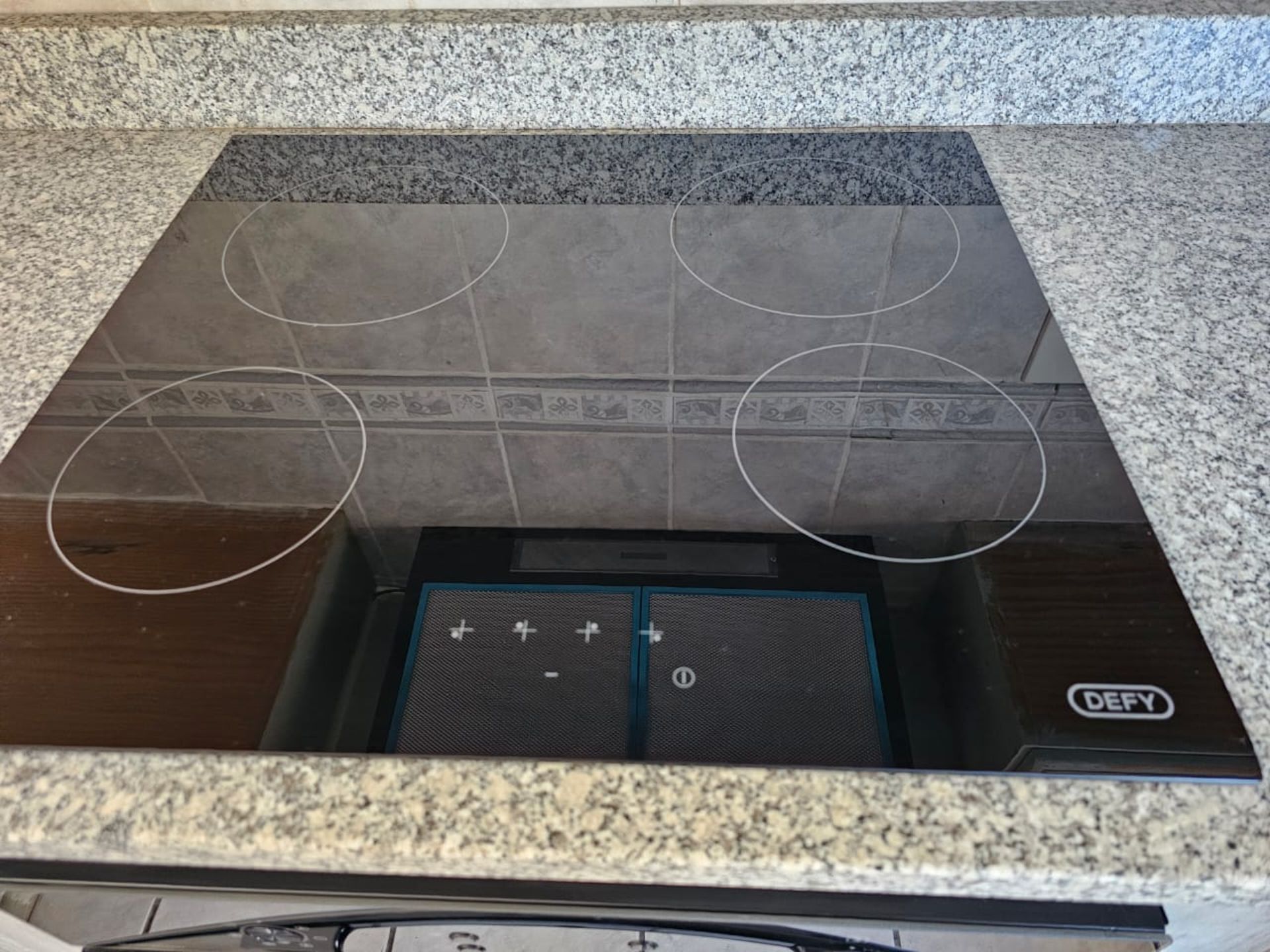 SPACIOUS 1 HECTARE PROPERTY WITH POOL & GUEST HOUSE - EQUIPPED WITH BACKUP SOLAR PLANT & WATER TANKS - Image 133 of 192