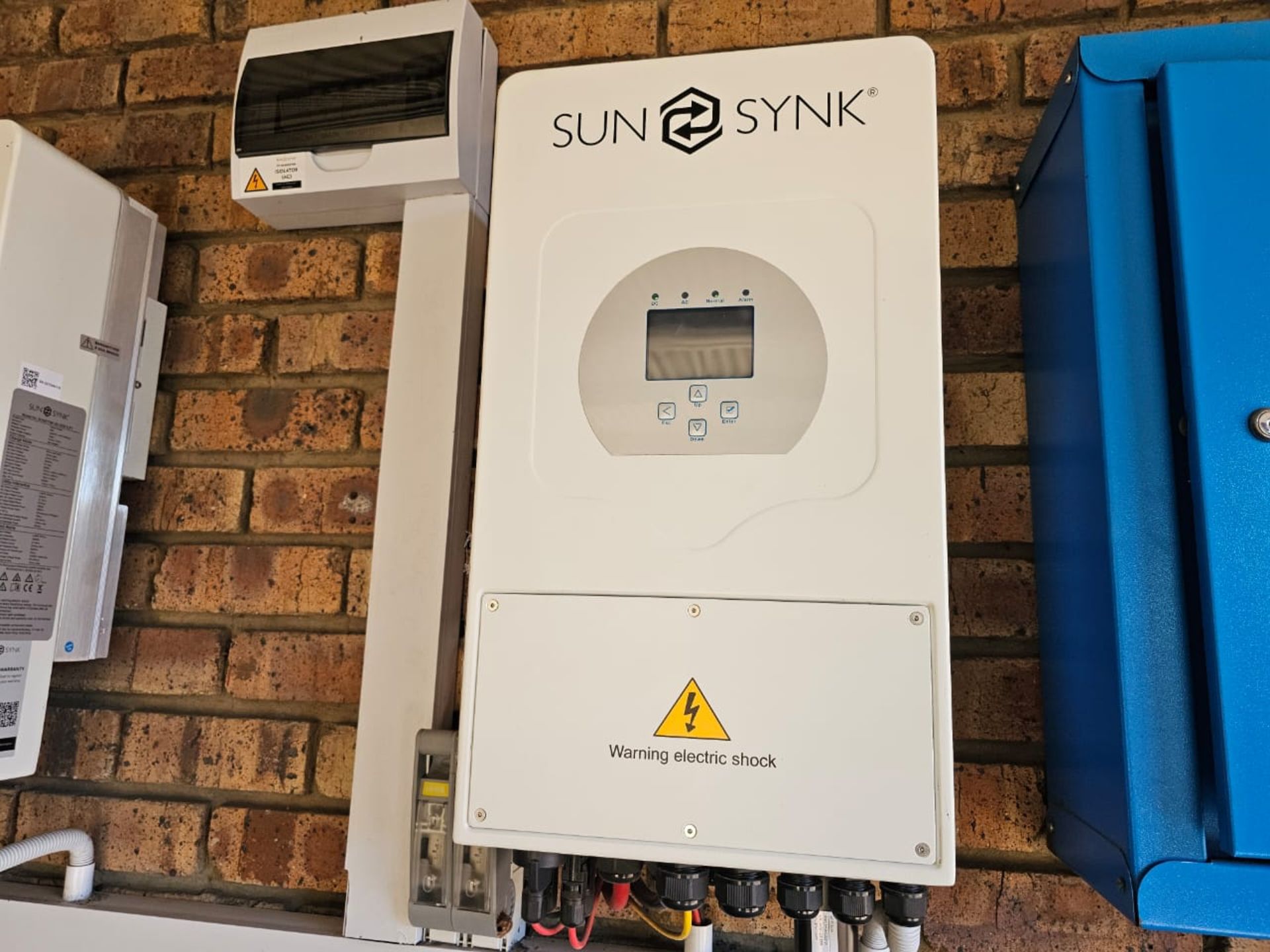 SPACIOUS 1 HECTARE PROPERTY WITH POOL & GUEST HOUSE - EQUIPPED WITH BACKUP SOLAR PLANT & WATER TANKS - Image 64 of 192