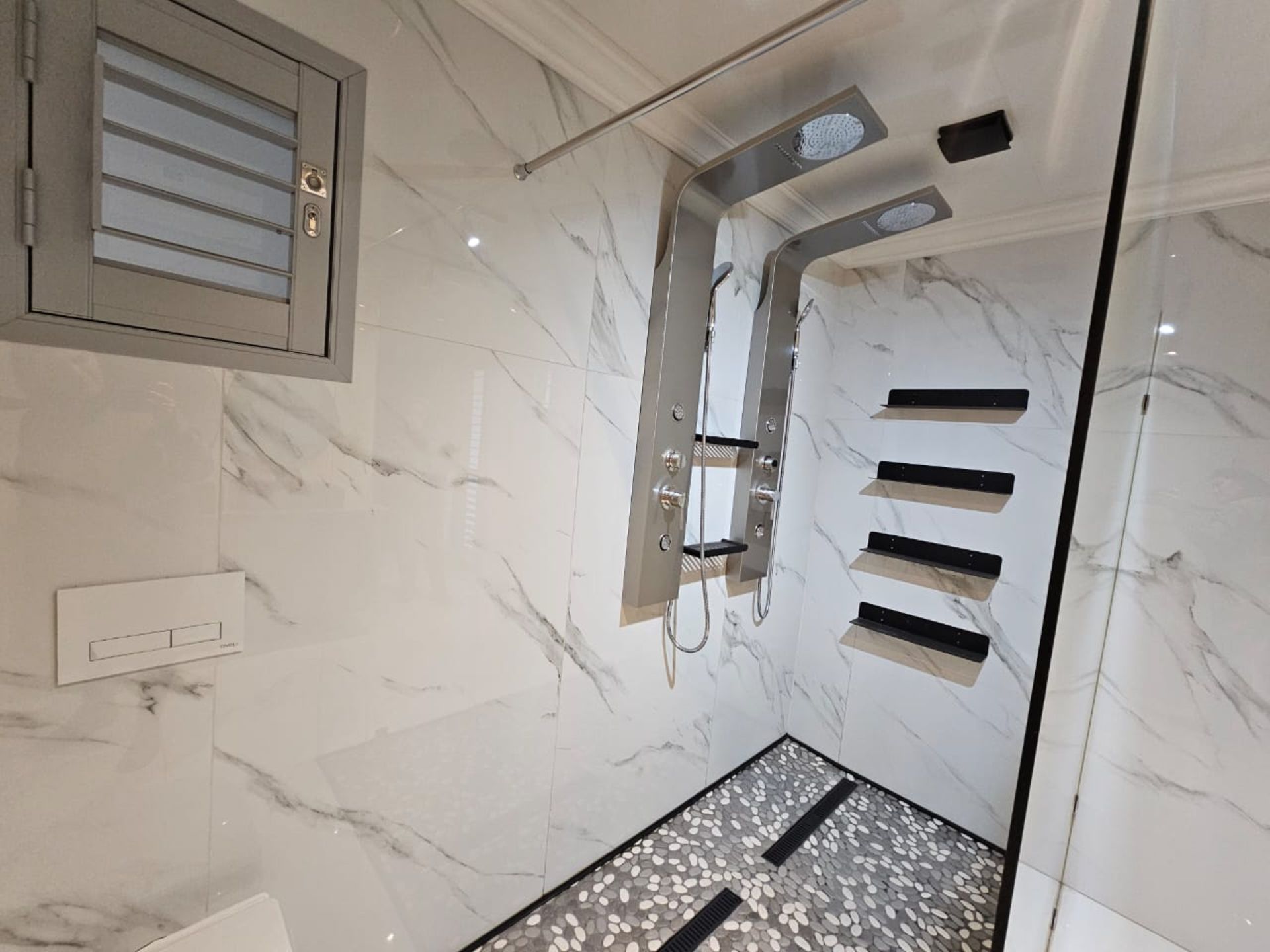 SPACIOUS 1 HECTARE PROPERTY WITH POOL & GUEST HOUSE - EQUIPPED WITH BACKUP SOLAR PLANT & WATER TANKS - Image 127 of 192