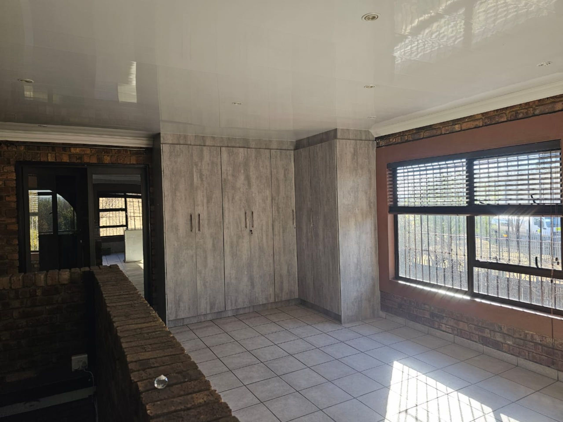 SPACIOUS 1 HECTARE PROPERTY WITH POOL & GUEST HOUSE - EQUIPPED WITH BACKUP SOLAR PLANT & WATER TANKS - Image 130 of 192