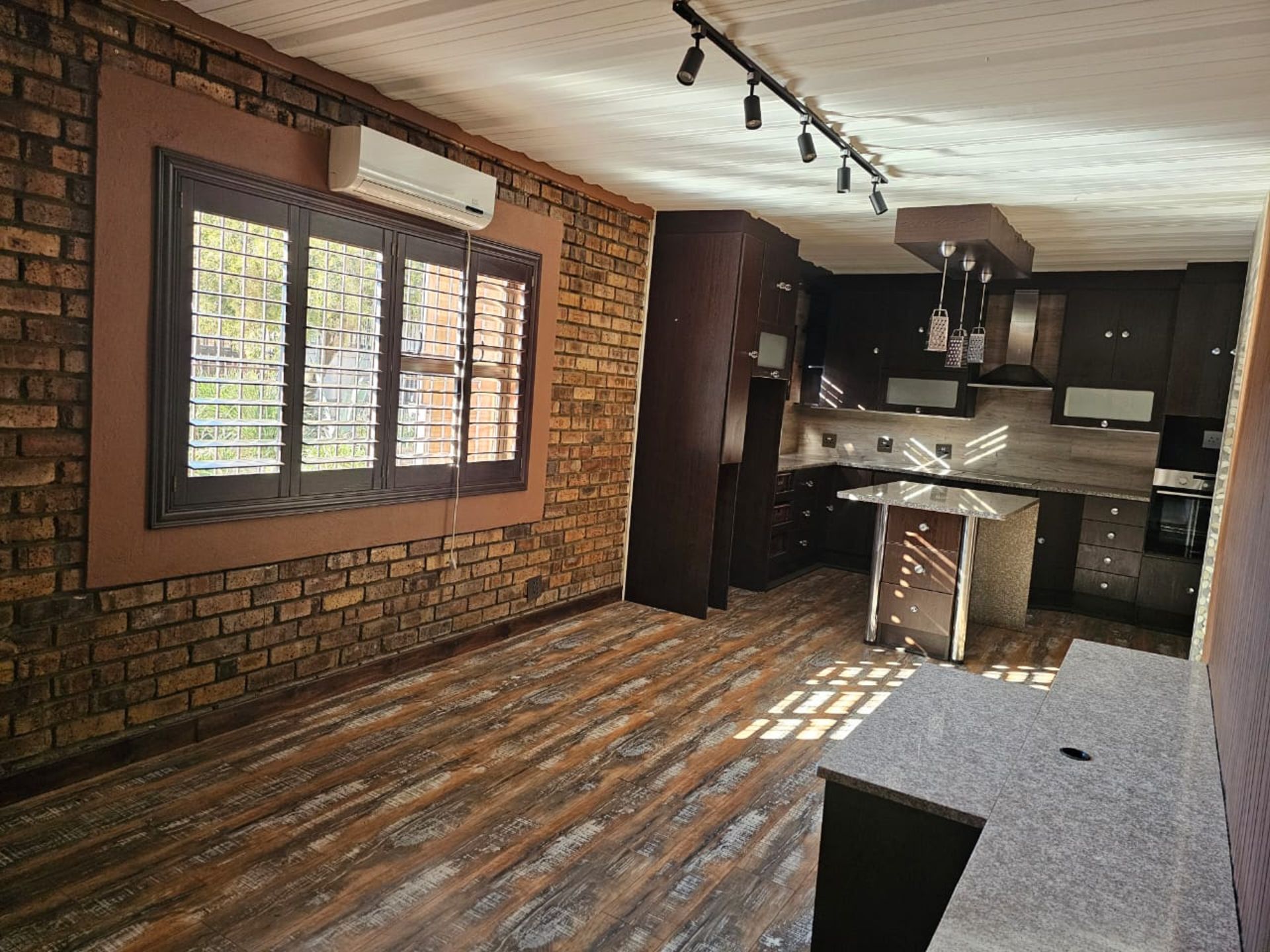 SPACIOUS 1 HECTARE PROPERTY WITH POOL & GUEST HOUSE - EQUIPPED WITH BACKUP SOLAR PLANT & WATER TANKS - Image 91 of 192