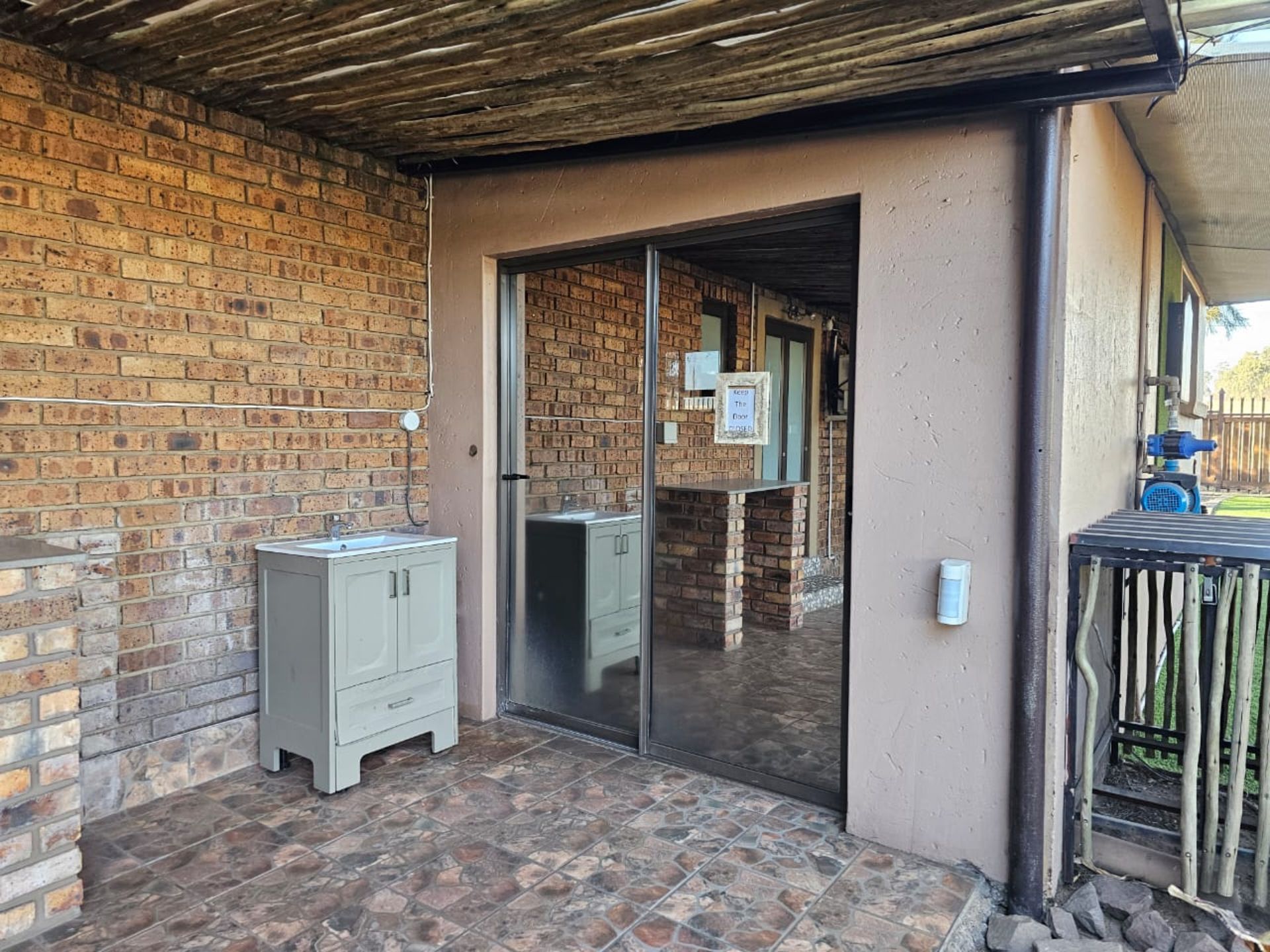 SPACIOUS 1 HECTARE PROPERTY WITH POOL & GUEST HOUSE - EQUIPPED WITH BACKUP SOLAR PLANT & WATER TANKS - Image 28 of 192