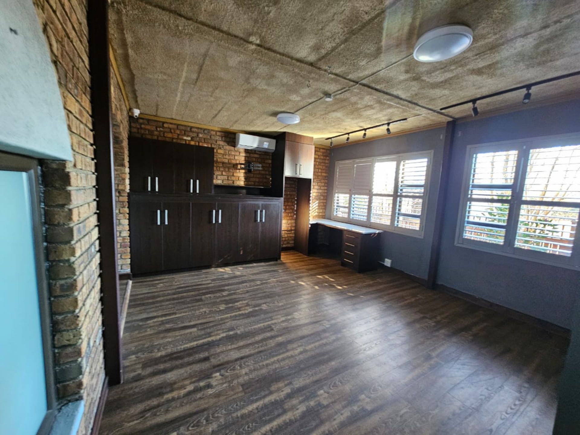 SPACIOUS 1 HECTARE PROPERTY WITH POOL & GUEST HOUSE - EQUIPPED WITH BACKUP SOLAR PLANT & WATER TANKS - Image 103 of 192