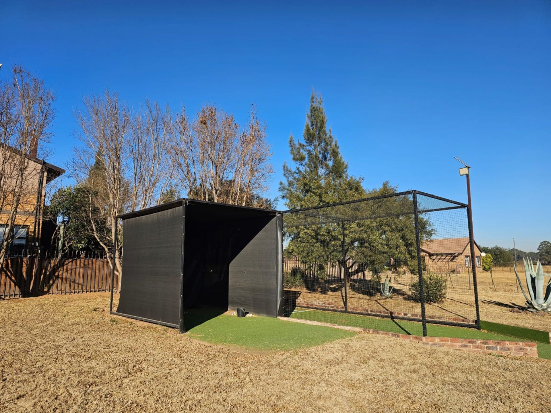 SPACIOUS 1 HECTARE PROPERTY WITH POOL & GUEST HOUSE - EQUIPPED WITH BACKUP SOLAR PLANT & WATER TANKS - Image 3 of 192