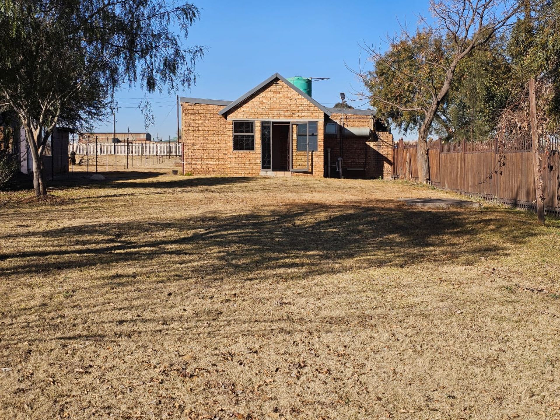 SPACIOUS 1 HECTARE PROPERTY WITH POOL & GUEST HOUSE - EQUIPPED WITH BACKUP SOLAR PLANT & WATER TANKS - Image 171 of 192