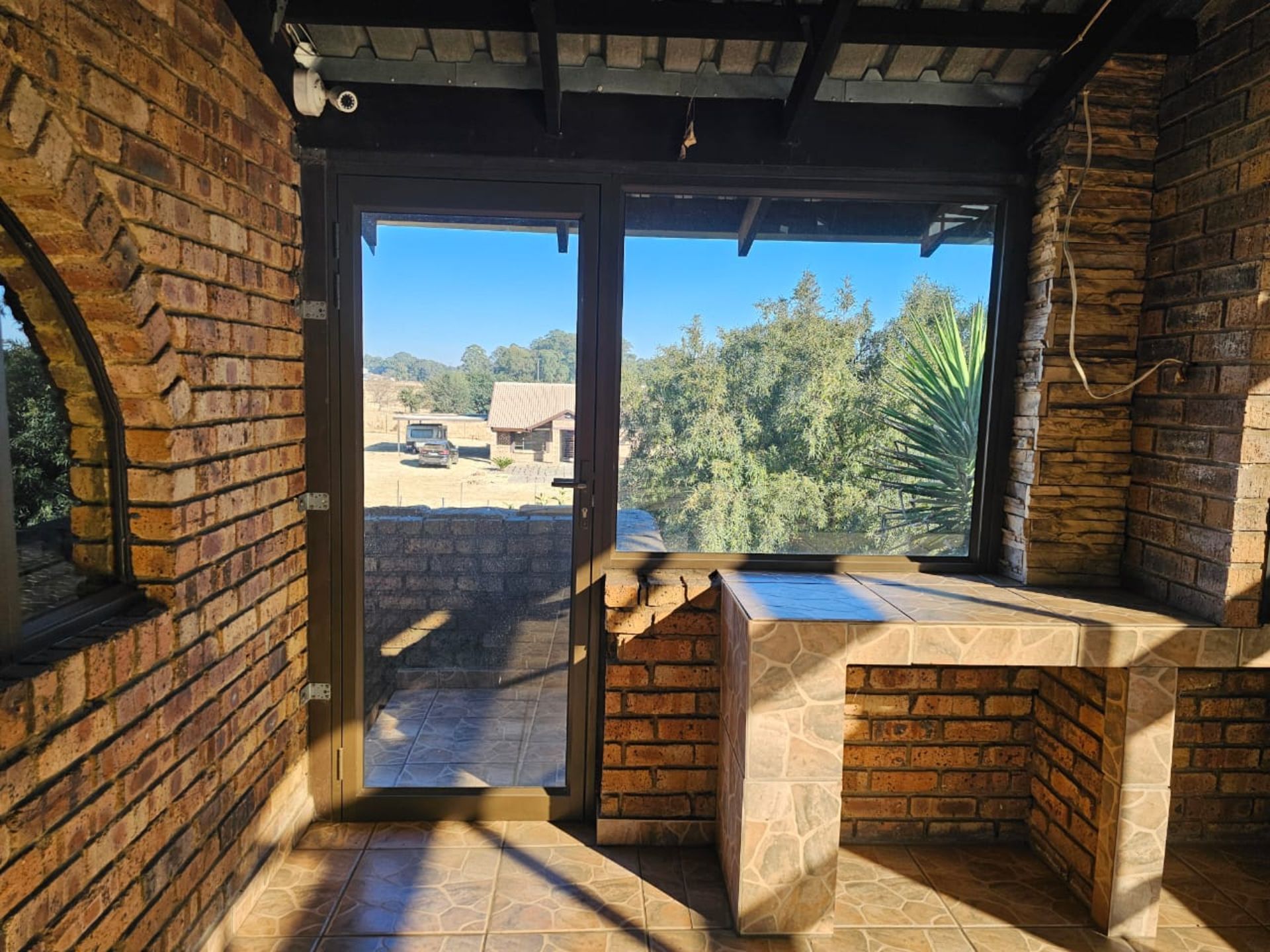 SPACIOUS 1 HECTARE PROPERTY WITH POOL & GUEST HOUSE - EQUIPPED WITH BACKUP SOLAR PLANT & WATER TANKS - Image 164 of 192