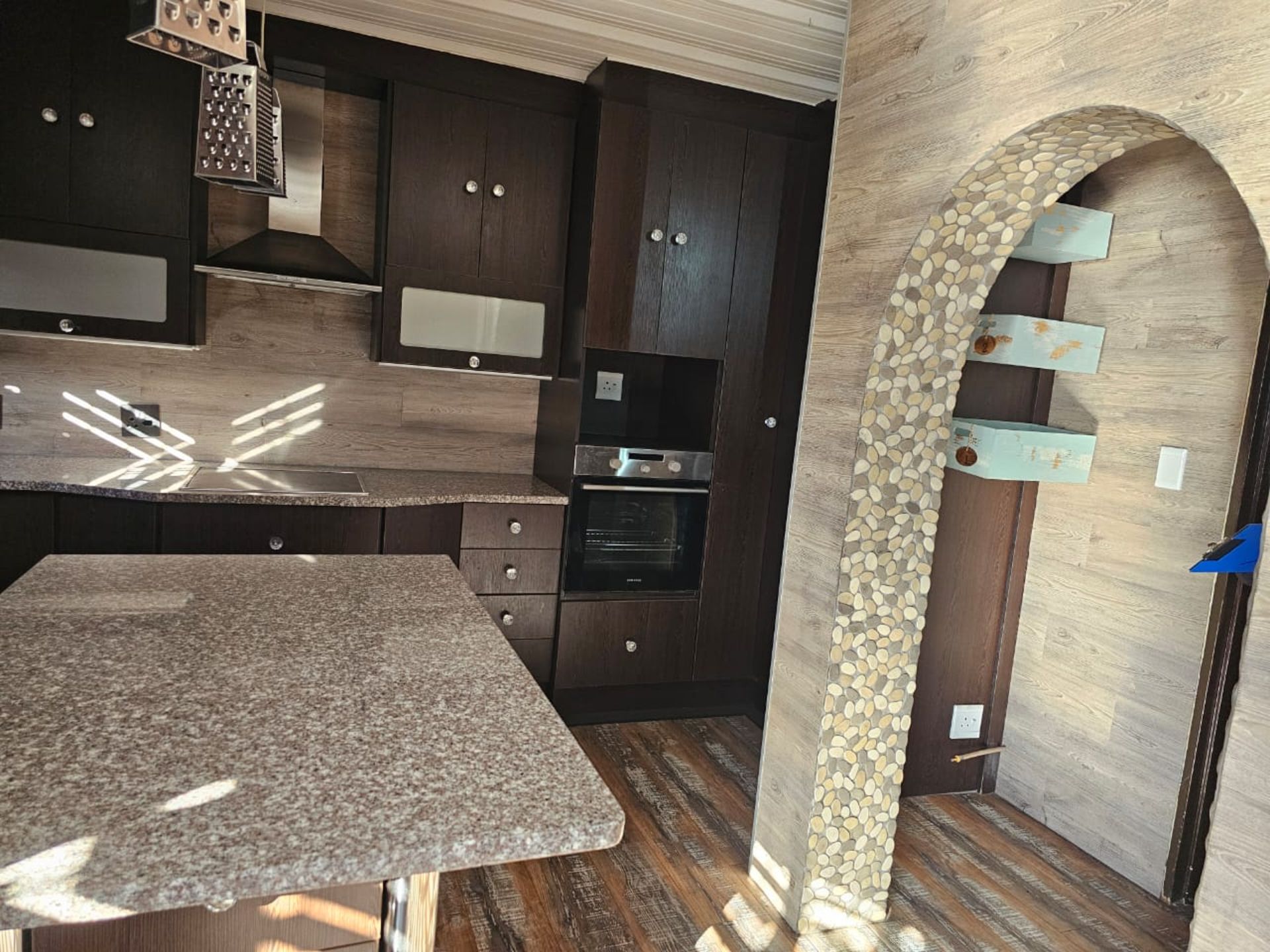 SPACIOUS 1 HECTARE PROPERTY WITH POOL & GUEST HOUSE - EQUIPPED WITH BACKUP SOLAR PLANT & WATER TANKS - Image 81 of 192