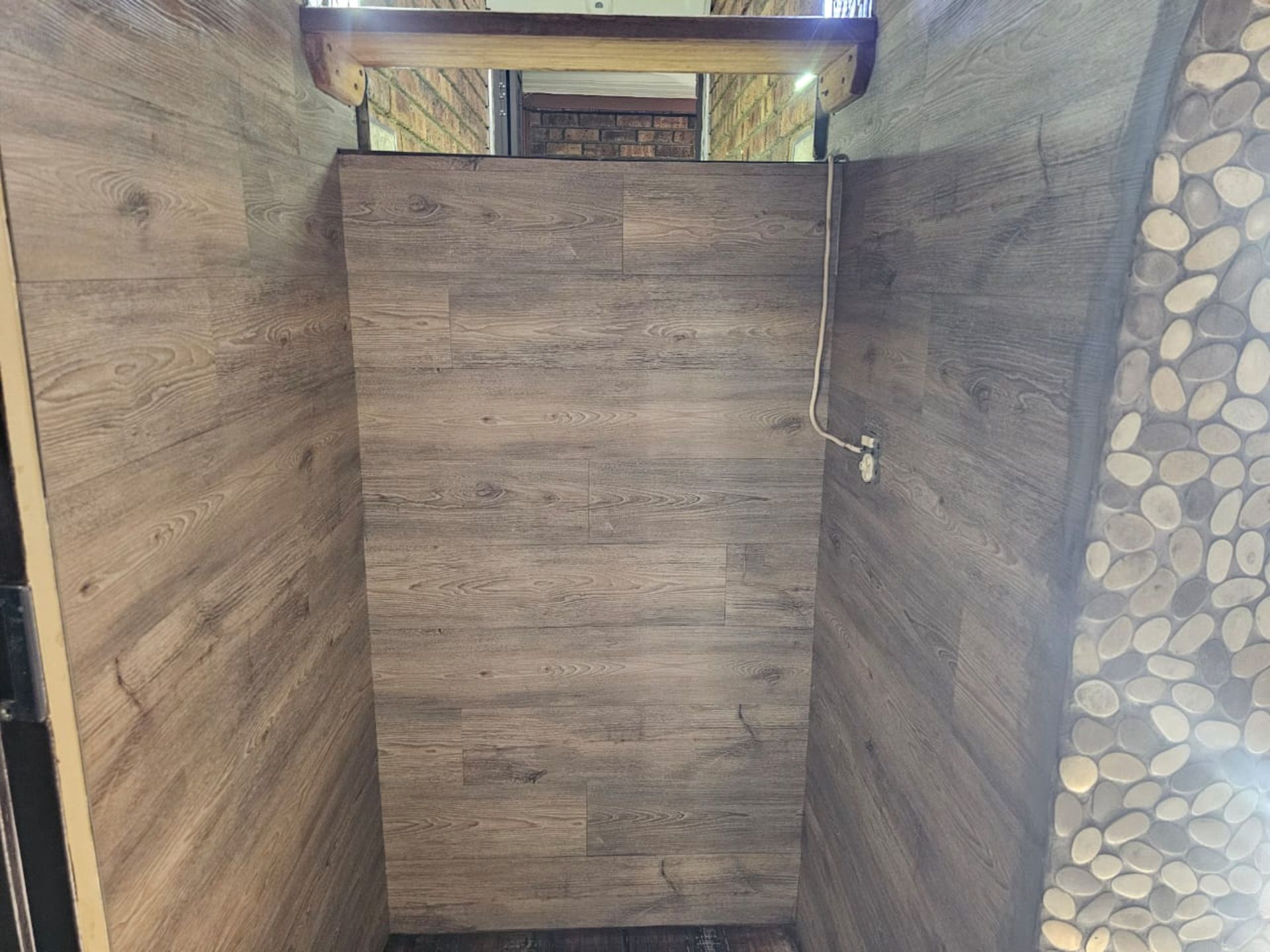 SPACIOUS 1 HECTARE PROPERTY WITH POOL & GUEST HOUSE - EQUIPPED WITH BACKUP SOLAR PLANT & WATER TANKS - Image 84 of 192