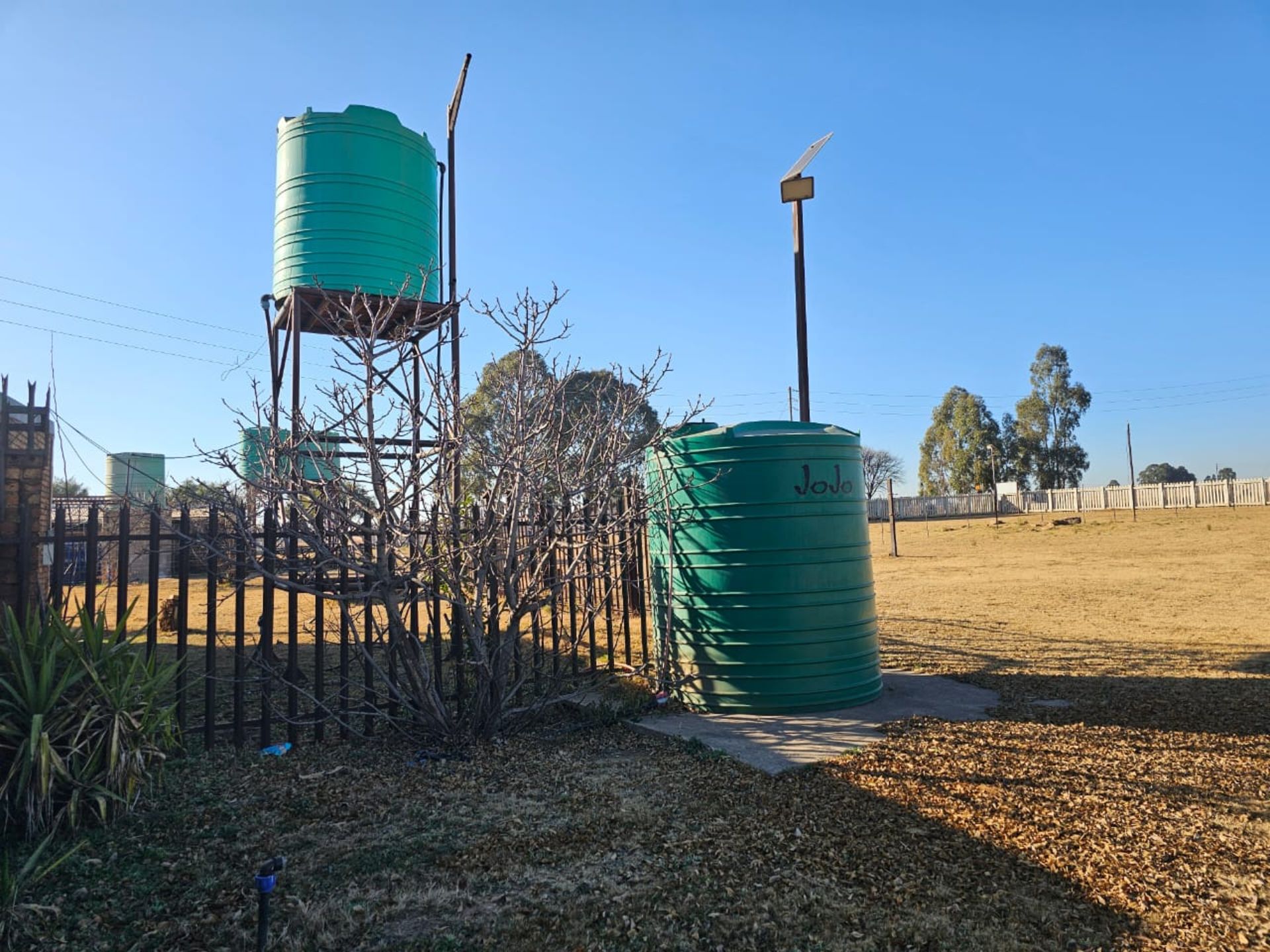 SPACIOUS 1 HECTARE PROPERTY WITH POOL & GUEST HOUSE - EQUIPPED WITH BACKUP SOLAR PLANT & WATER TANKS - Image 43 of 192