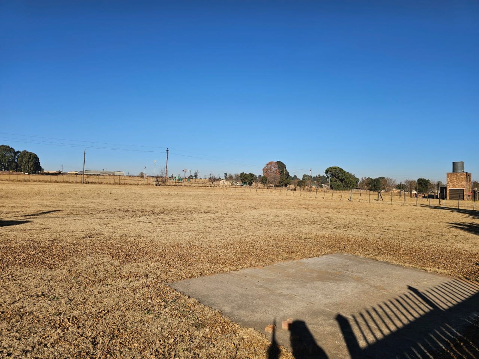 SPACIOUS 1 HECTARE PROPERTY WITH POOL & GUEST HOUSE - EQUIPPED WITH BACKUP SOLAR PLANT & WATER TANKS - Image 47 of 192