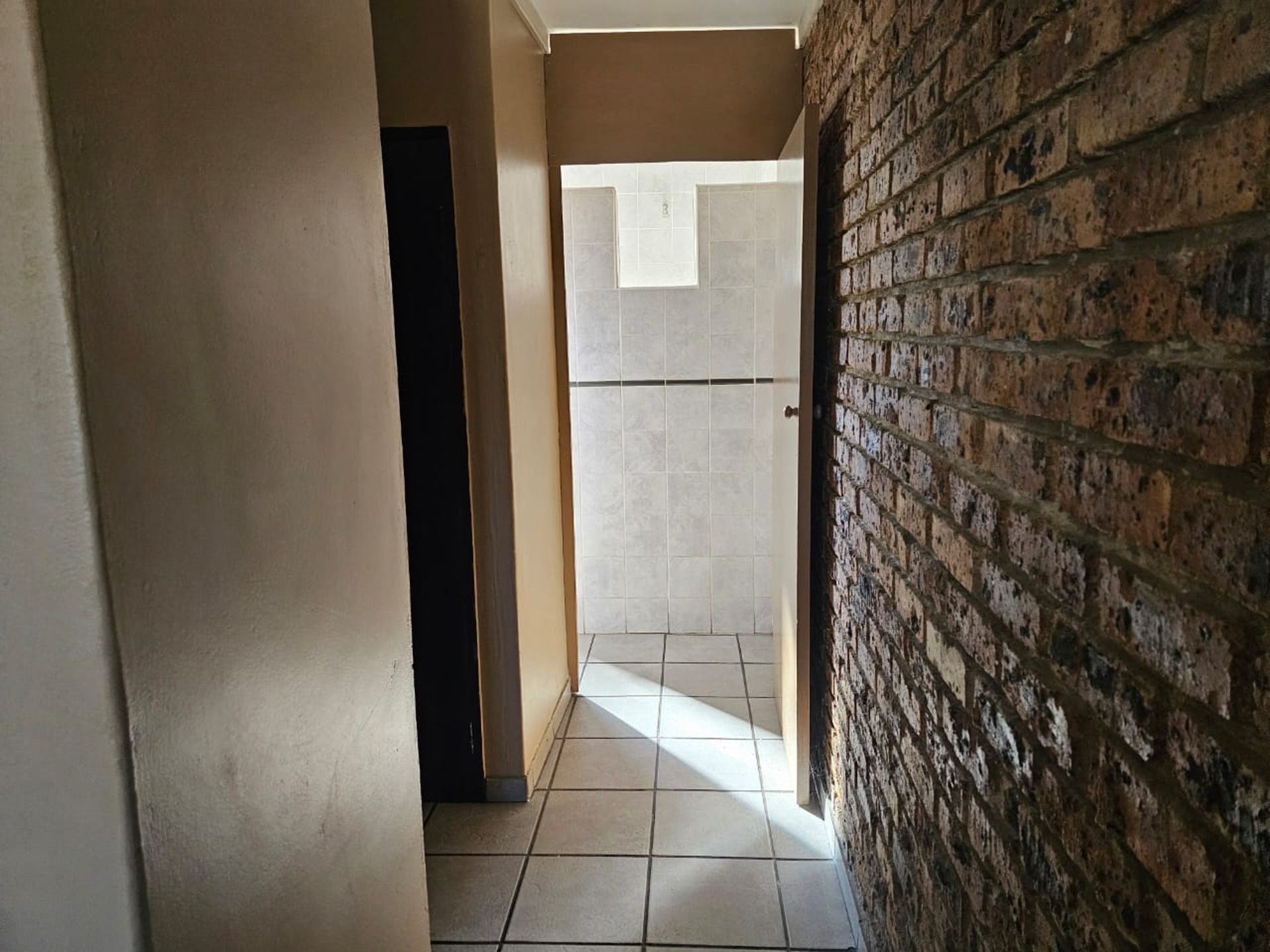 SPACIOUS 1 HECTARE PROPERTY WITH POOL & GUEST HOUSE - EQUIPPED WITH BACKUP SOLAR PLANT & WATER TANKS - Image 189 of 192