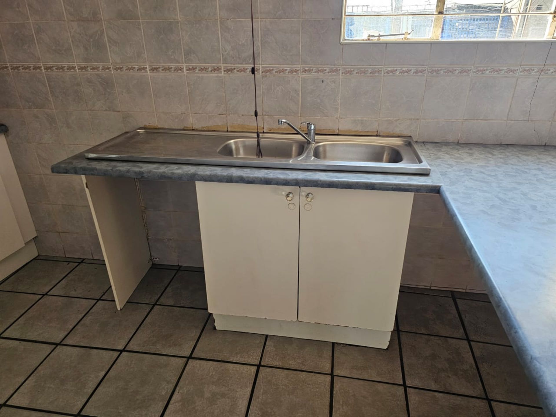 SPACIOUS 1 HECTARE PROPERTY WITH POOL & GUEST HOUSE - EQUIPPED WITH BACKUP SOLAR PLANT & WATER TANKS - Image 182 of 192