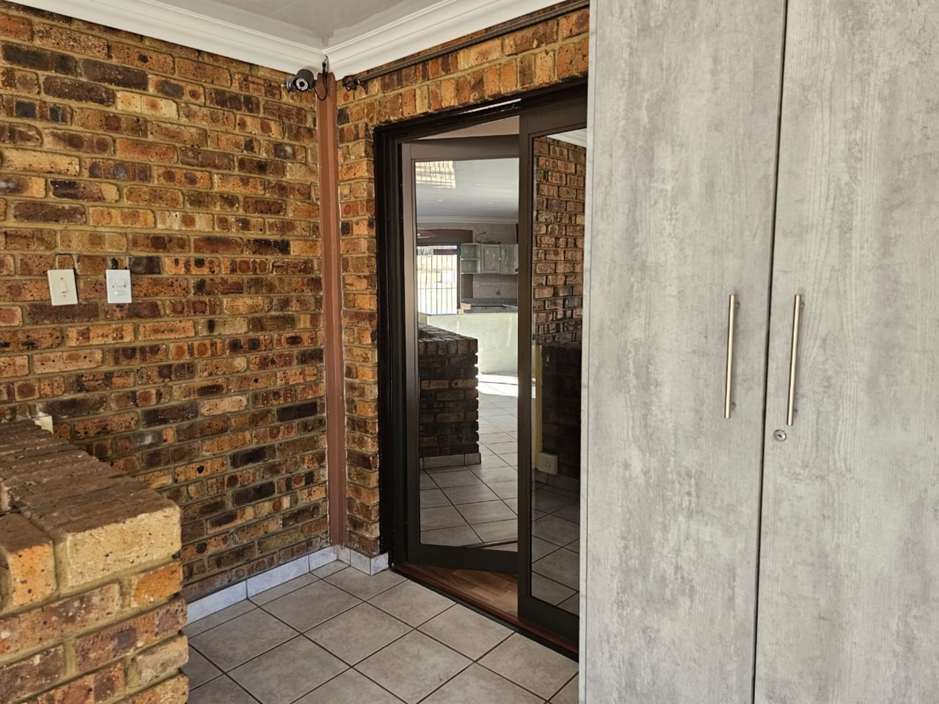 SPACIOUS 1 HECTARE PROPERTY WITH POOL & GUEST HOUSE - EQUIPPED WITH BACKUP SOLAR PLANT & WATER TANKS - Image 131 of 192