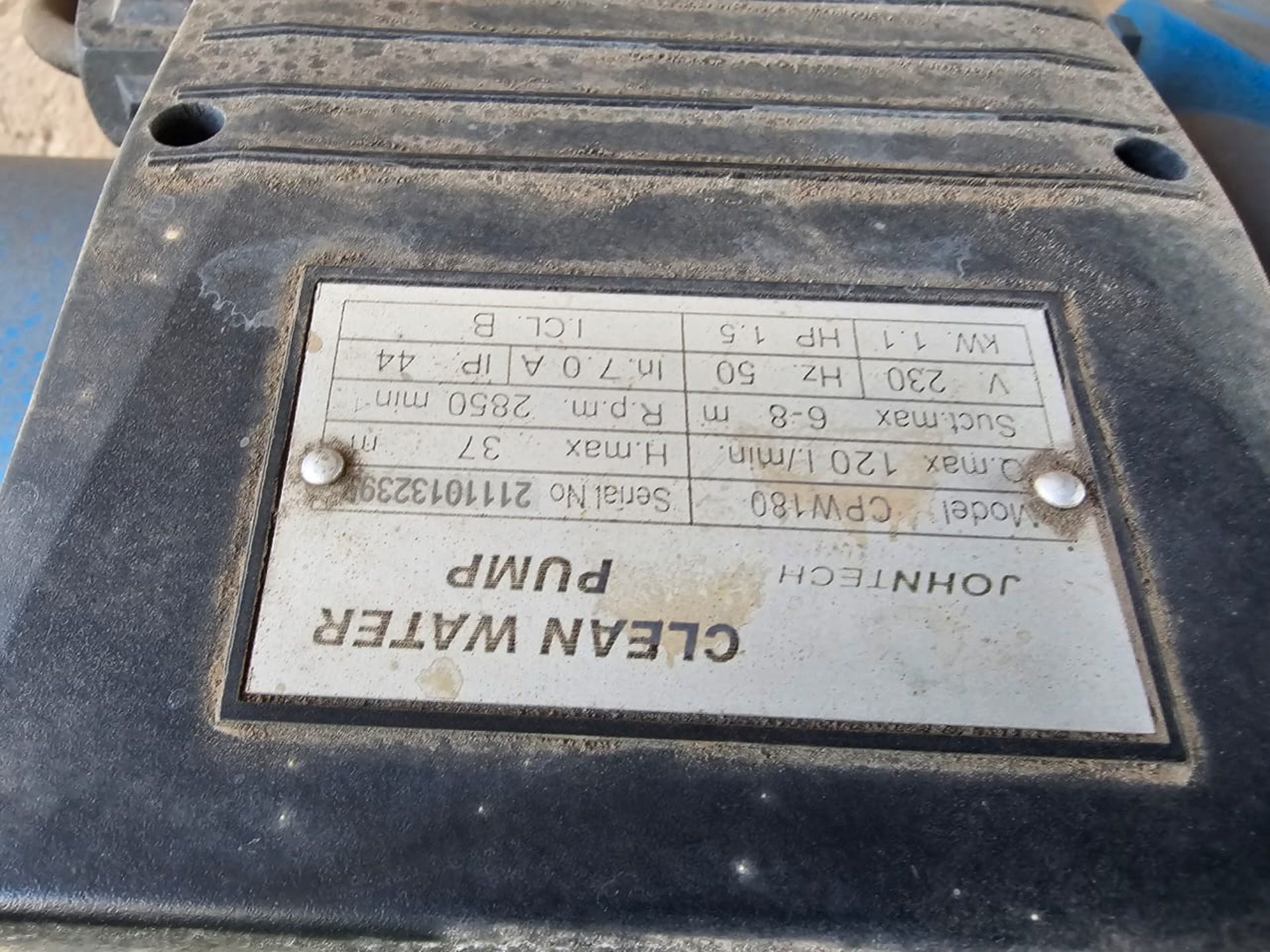 SPACIOUS 1 HECTARE PROPERTY WITH POOL & GUEST HOUSE - EQUIPPED WITH BACKUP SOLAR PLANT & WATER TANKS - Image 33 of 192