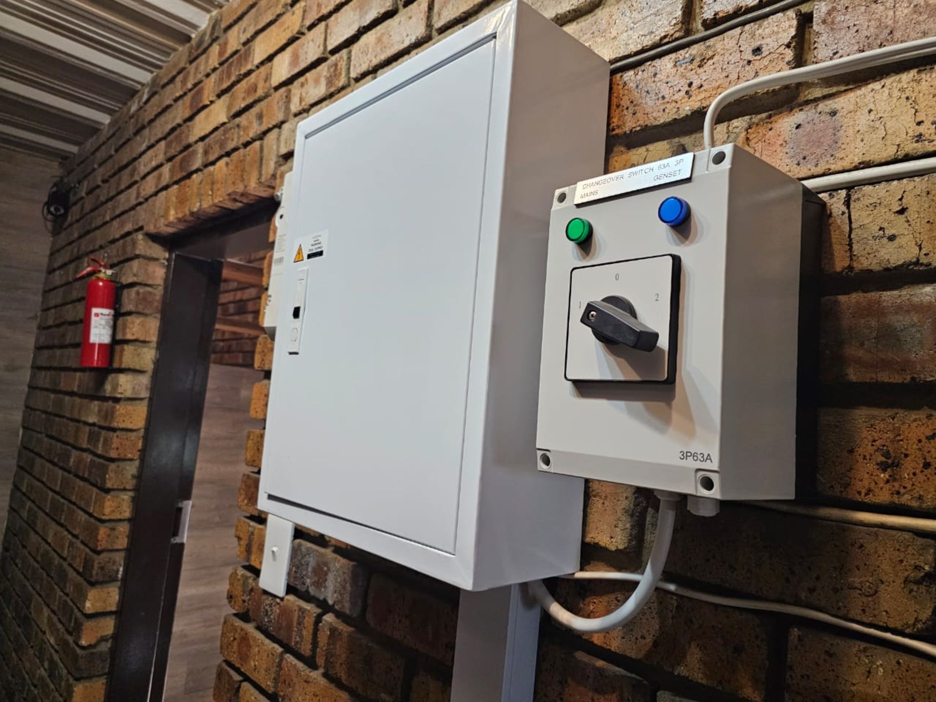 SPACIOUS 1 HECTARE PROPERTY WITH POOL & GUEST HOUSE - EQUIPPED WITH BACKUP SOLAR PLANT & WATER TANKS - Image 75 of 192