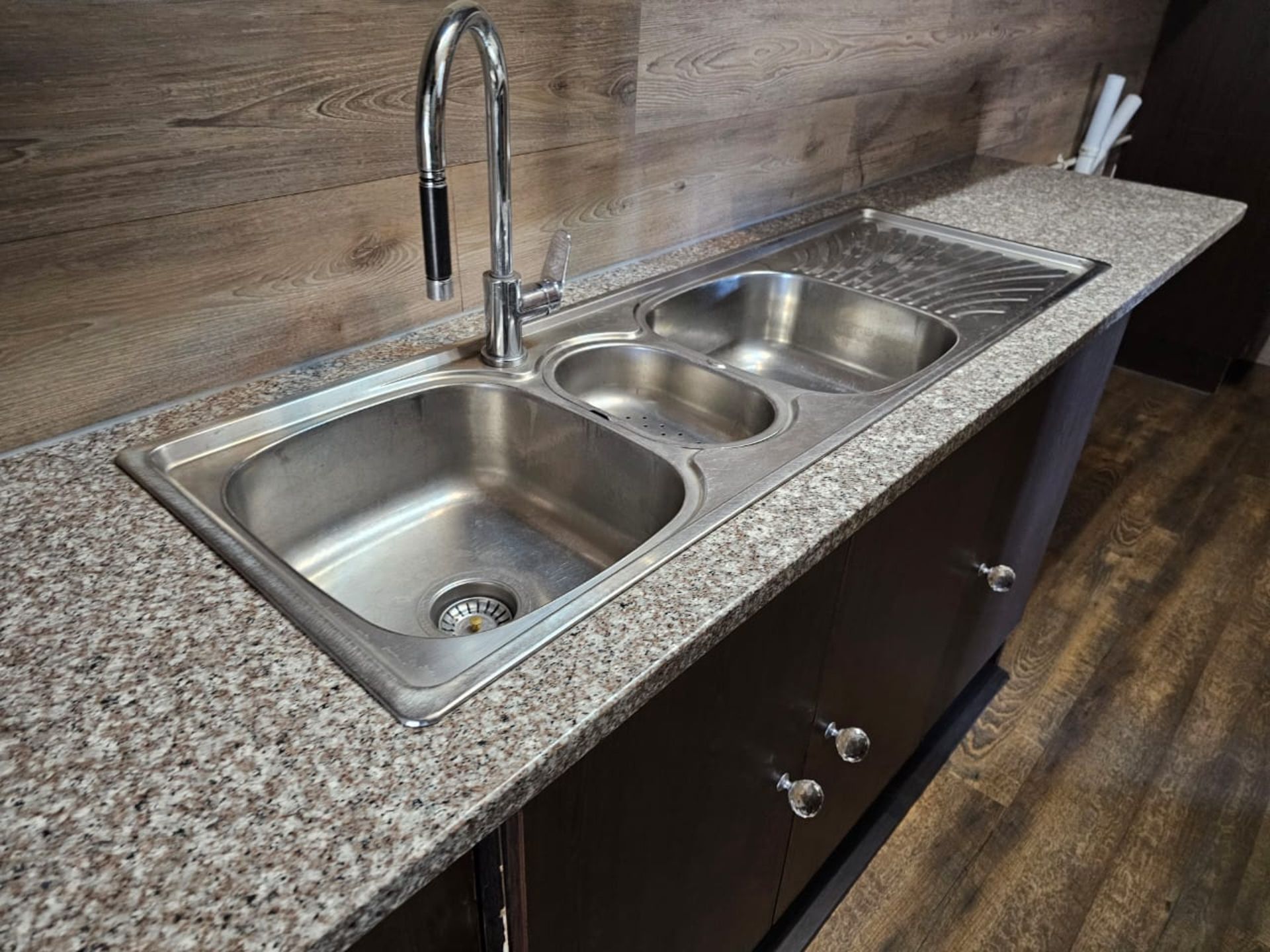 SPACIOUS 1 HECTARE PROPERTY WITH POOL & GUEST HOUSE - EQUIPPED WITH BACKUP SOLAR PLANT & WATER TANKS - Image 76 of 192