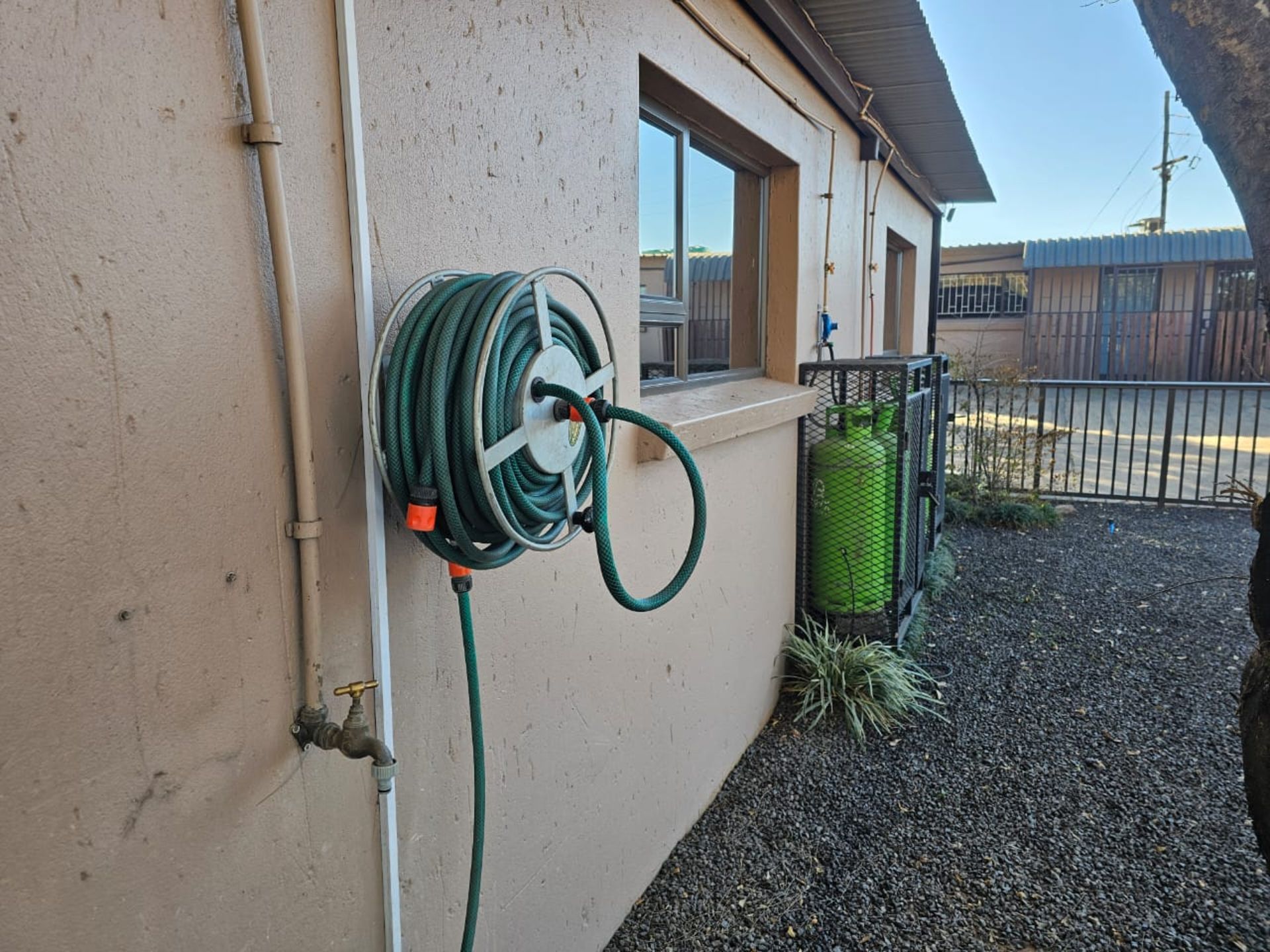 SPACIOUS 1 HECTARE PROPERTY WITH POOL & GUEST HOUSE - EQUIPPED WITH BACKUP SOLAR PLANT & WATER TANKS - Image 40 of 192