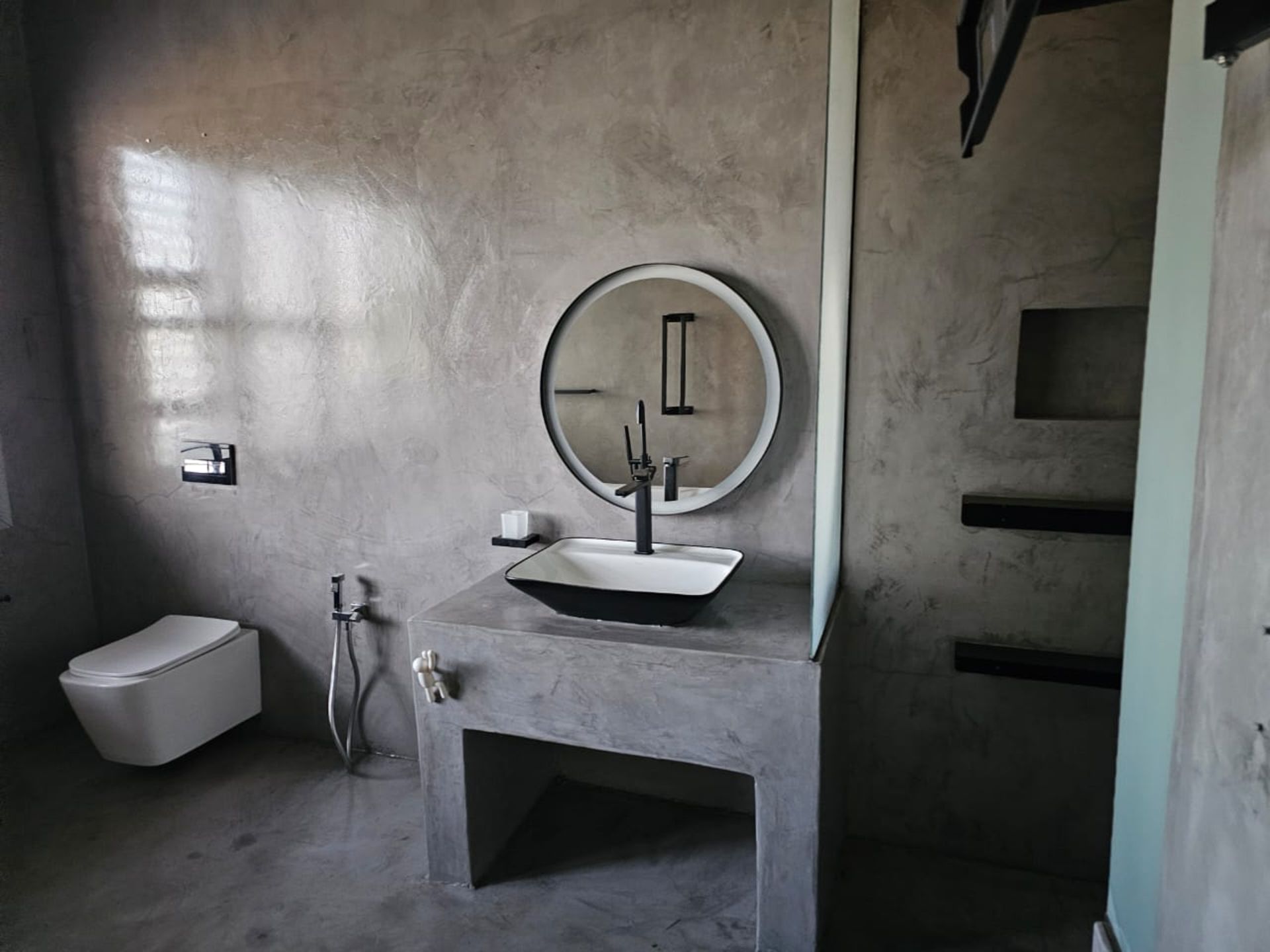 SPACIOUS 1 HECTARE PROPERTY WITH POOL & GUEST HOUSE - EQUIPPED WITH BACKUP SOLAR PLANT & WATER TANKS - Image 109 of 192