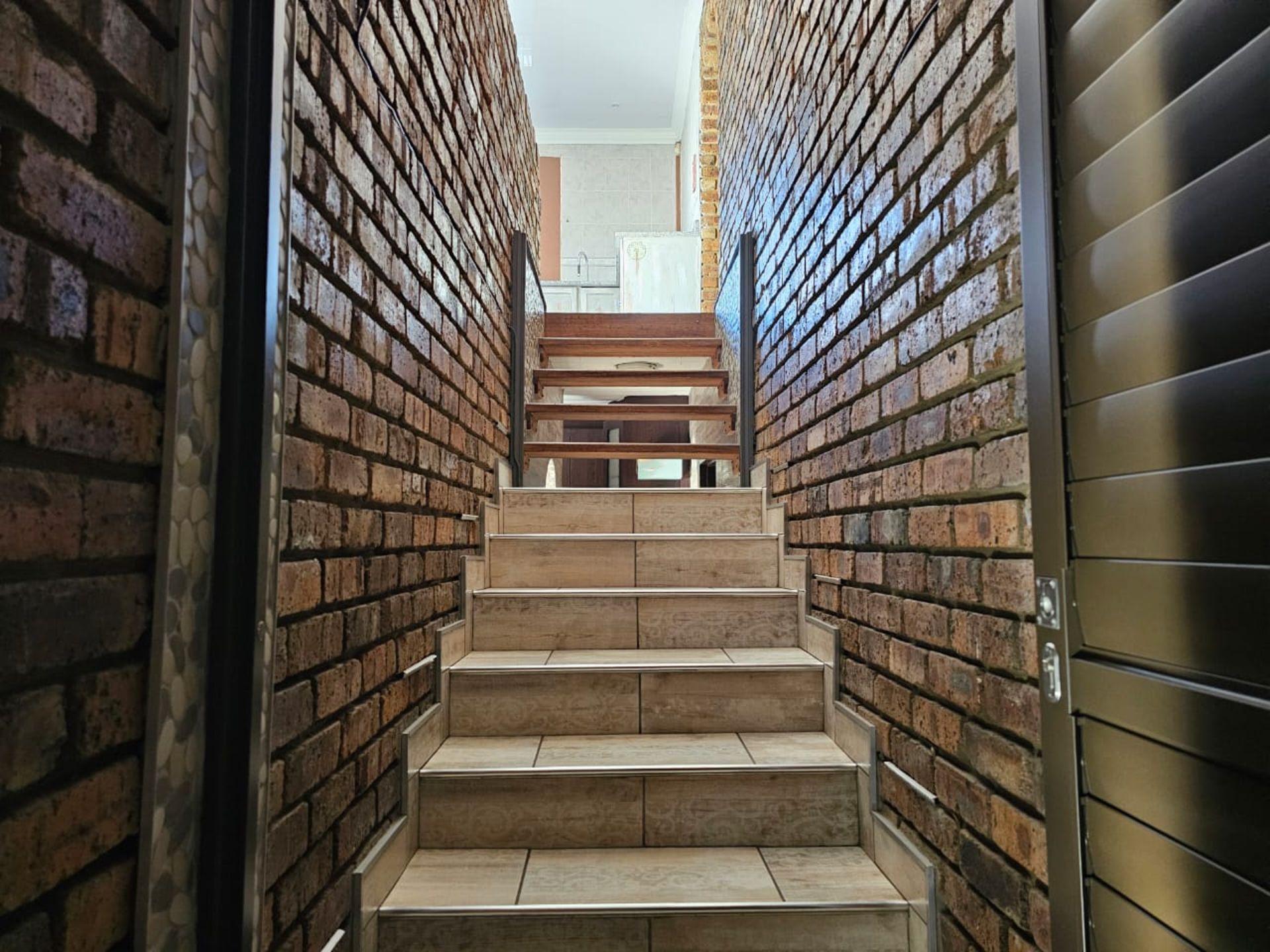 SPACIOUS 1 HECTARE PROPERTY WITH POOL & GUEST HOUSE - EQUIPPED WITH BACKUP SOLAR PLANT & WATER TANKS - Image 129 of 192