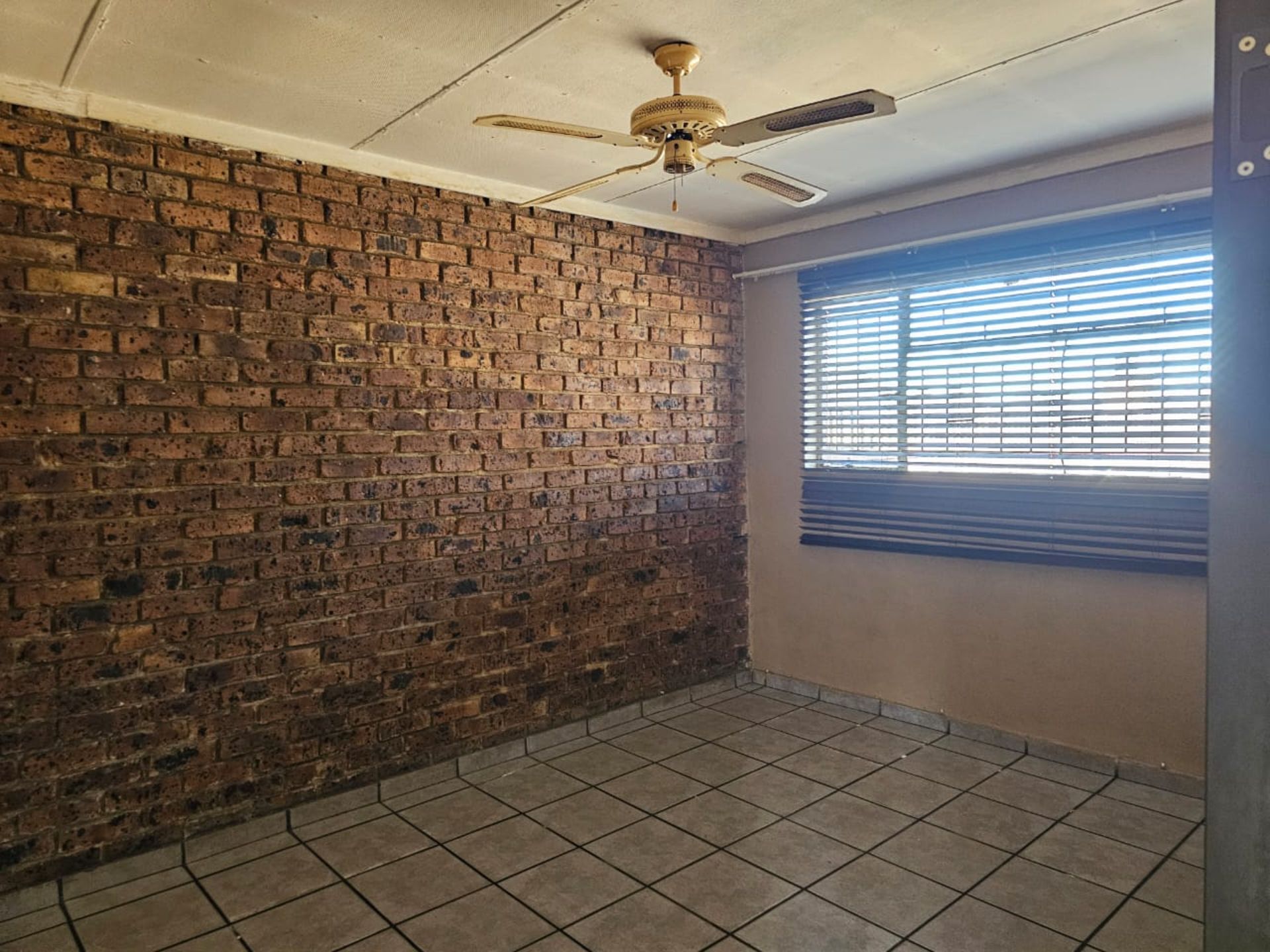 SPACIOUS 1 HECTARE PROPERTY WITH POOL & GUEST HOUSE - EQUIPPED WITH BACKUP SOLAR PLANT & WATER TANKS - Image 187 of 192