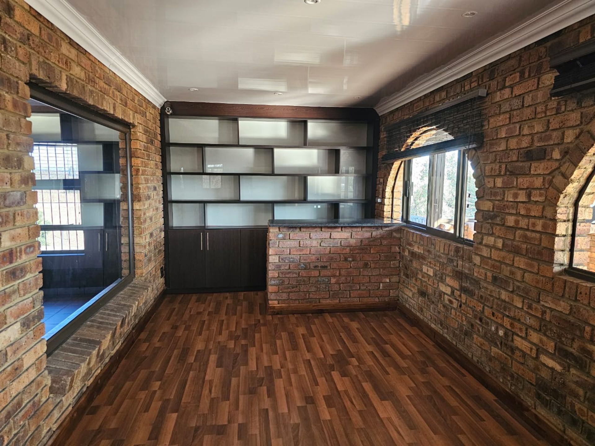 SPACIOUS 1 HECTARE PROPERTY WITH POOL & GUEST HOUSE - EQUIPPED WITH BACKUP SOLAR PLANT & WATER TANKS - Image 156 of 192