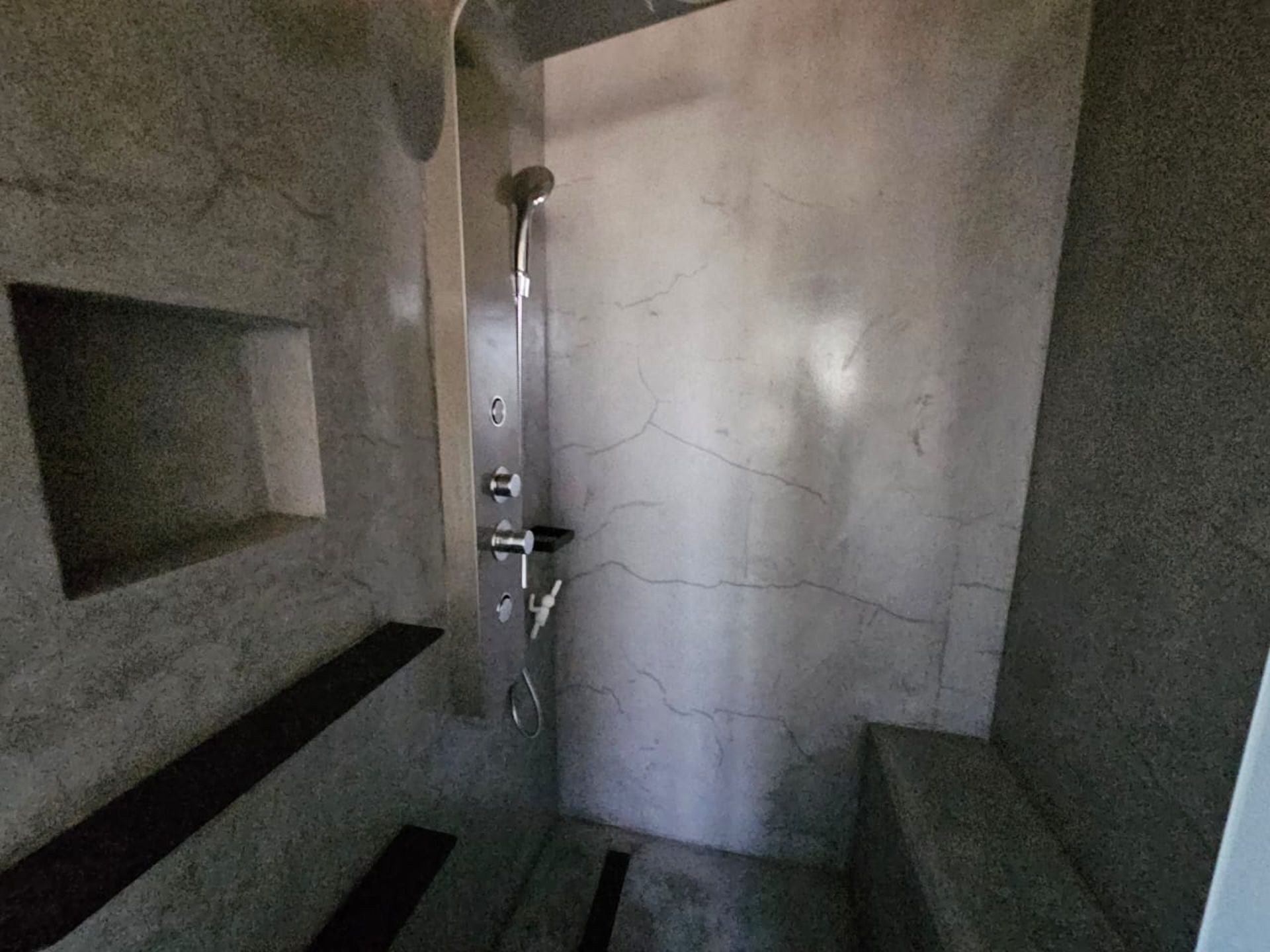 SPACIOUS 1 HECTARE PROPERTY WITH POOL & GUEST HOUSE - EQUIPPED WITH BACKUP SOLAR PLANT & WATER TANKS - Image 113 of 192