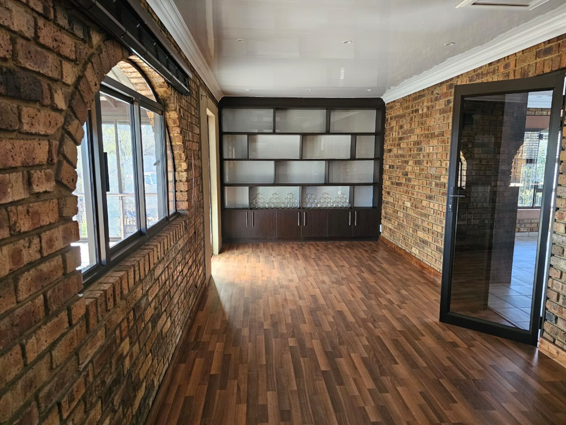 SPACIOUS 1 HECTARE PROPERTY WITH POOL & GUEST HOUSE - EQUIPPED WITH BACKUP SOLAR PLANT & WATER TANKS - Image 160 of 192