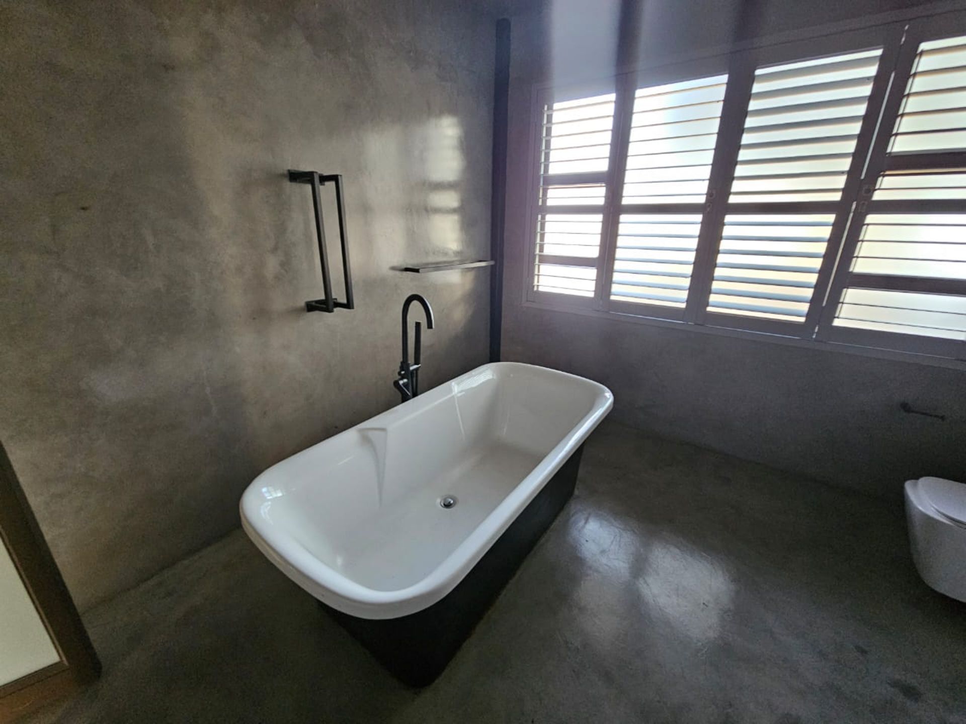 SPACIOUS 1 HECTARE PROPERTY WITH POOL & GUEST HOUSE - EQUIPPED WITH BACKUP SOLAR PLANT & WATER TANKS - Image 112 of 192