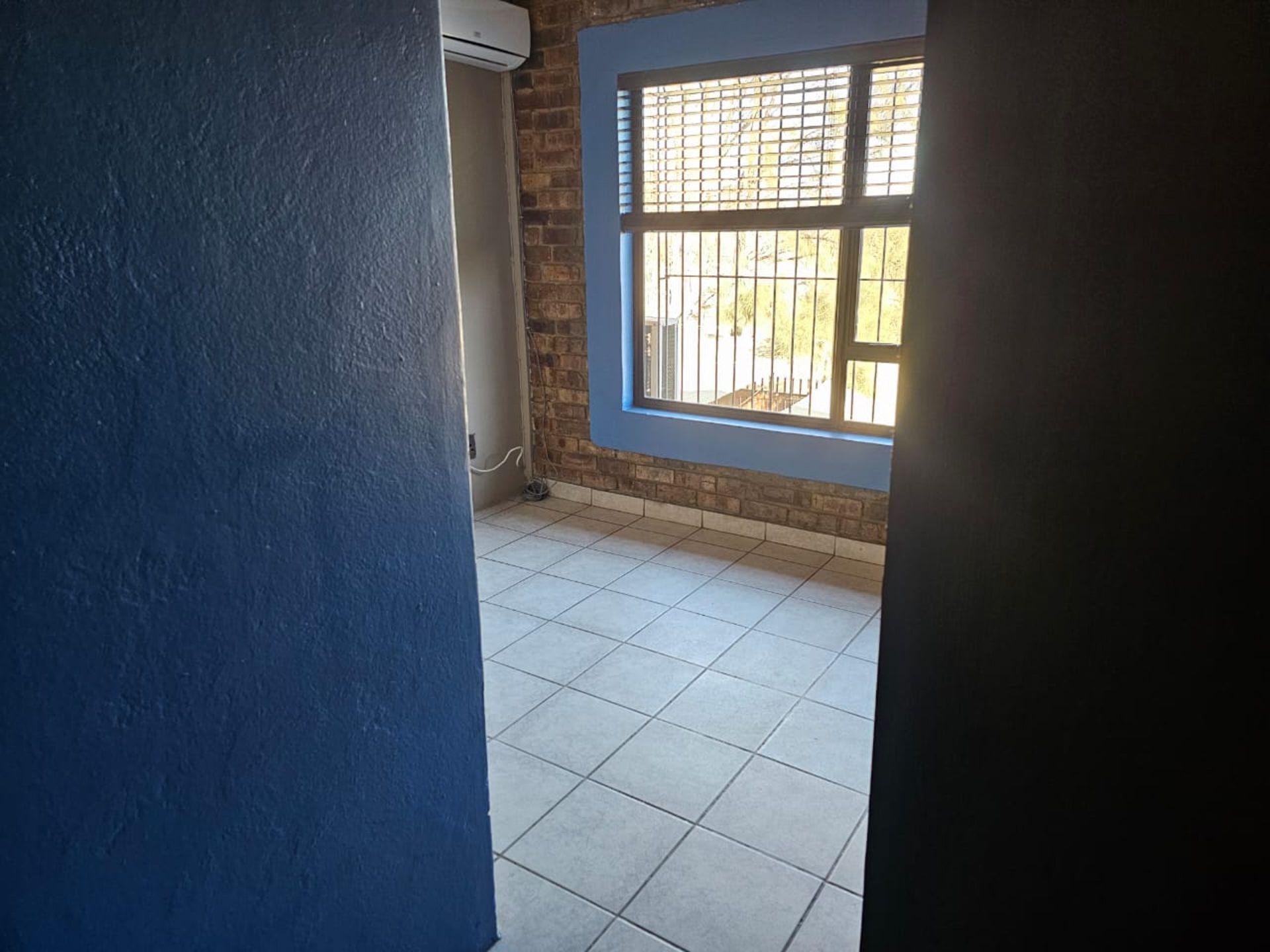 SPACIOUS 1 HECTARE PROPERTY WITH POOL & GUEST HOUSE - EQUIPPED WITH BACKUP SOLAR PLANT & WATER TANKS - Image 145 of 192