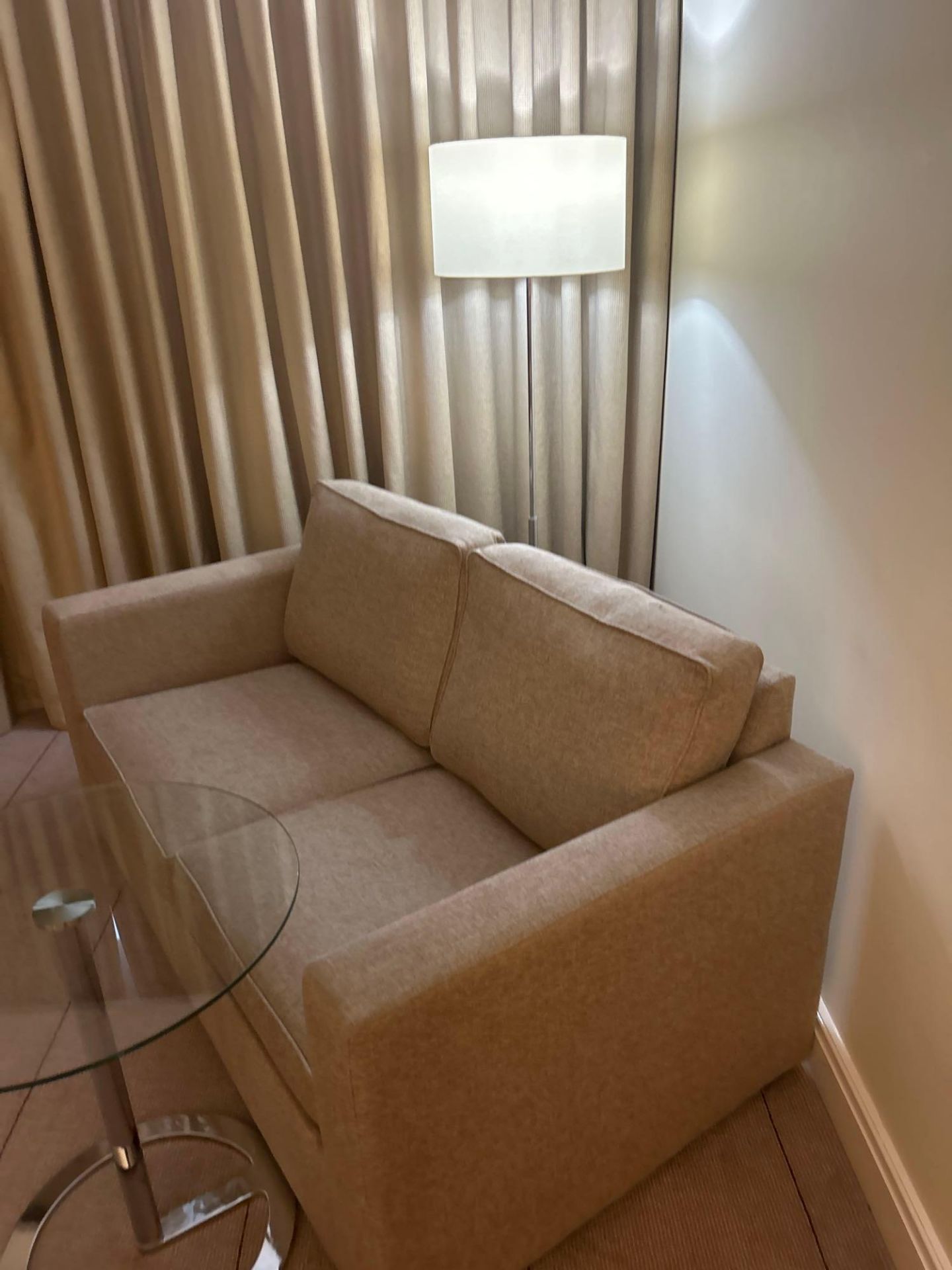 Complete contents of room comprising of divan base and Serta mattress 150 x 200cm, headboard with - Image 9 of 15