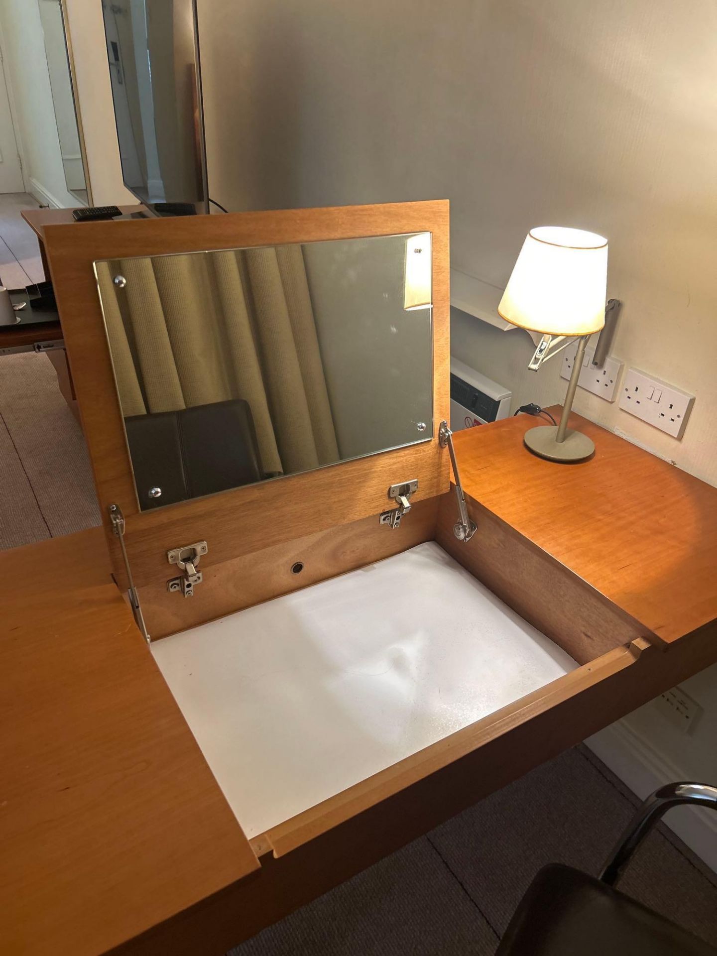 Complete contents of room comprising of divan base and Serta mattress 150 x 200cm, headboard with - Image 13 of 15